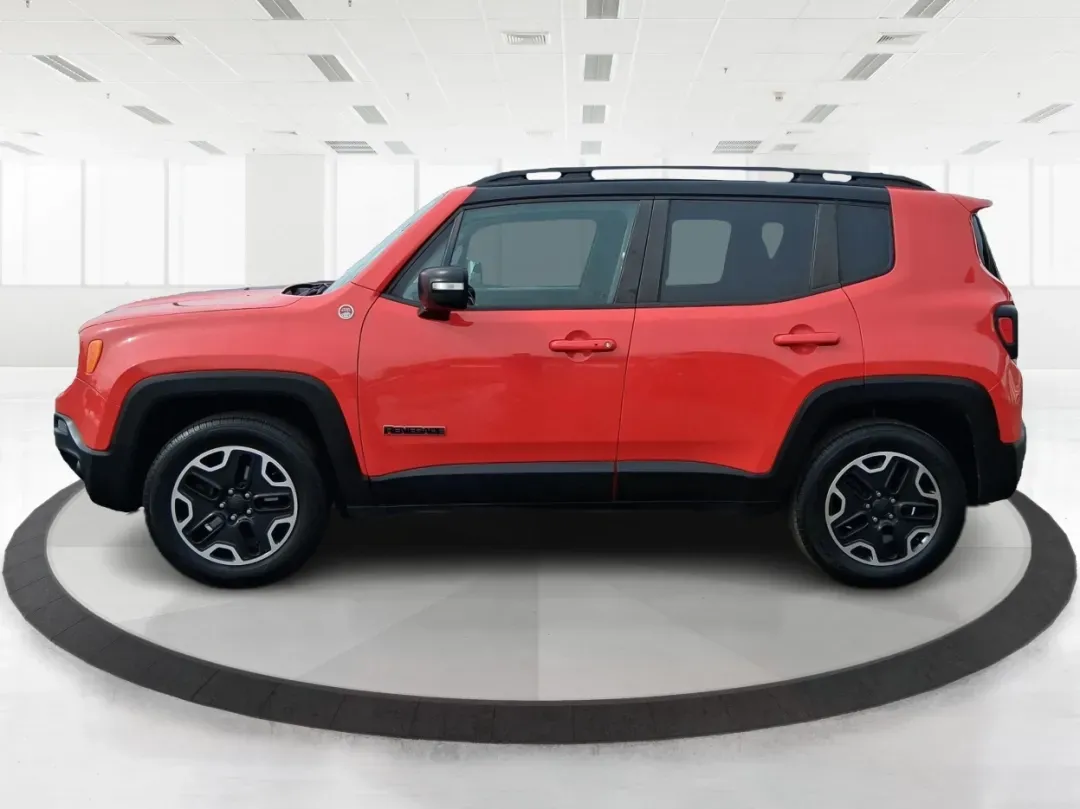 2016 Jeep Renegade Trailhawk (ZACCJBCTXGP) with an Tigershark MultiAir 2.4L I-4 variable valve contro engine, 9A transmission, located at 1099 N County Rd 25A , Troy, OH, 45373, (937) 908-9800, 40.057079, -84.212883 - **Experience Adventure and Comfort with the 2016 Jeep Renegade Trailhawk!**<br /> <br /> Are you ready to elevate your lifestyle with a versatile vehicle that's perfect for weekend getaways, daily commutes, and everything in between? Look no further than the 2016 Jeep Renegade Trailhawk available at - Photo#5