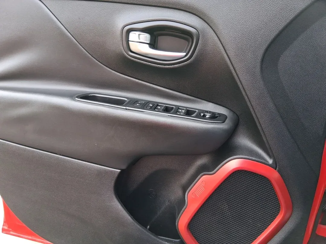 2016 Jeep Renegade Trailhawk (ZACCJBCTXGP) with an Tigershark MultiAir 2.4L I-4 variable valve contro engine, 9A transmission, located at 1099 N County Rd 25A , Troy, OH, 45373, (937) 908-9800, 40.057079, -84.212883 - **Experience Adventure and Comfort with the 2016 Jeep Renegade Trailhawk!**<br /> <br /> Are you ready to elevate your lifestyle with a versatile vehicle that's perfect for weekend getaways, daily commutes, and everything in between? Look no further than the 2016 Jeep Renegade Trailhawk available at - Photo#18