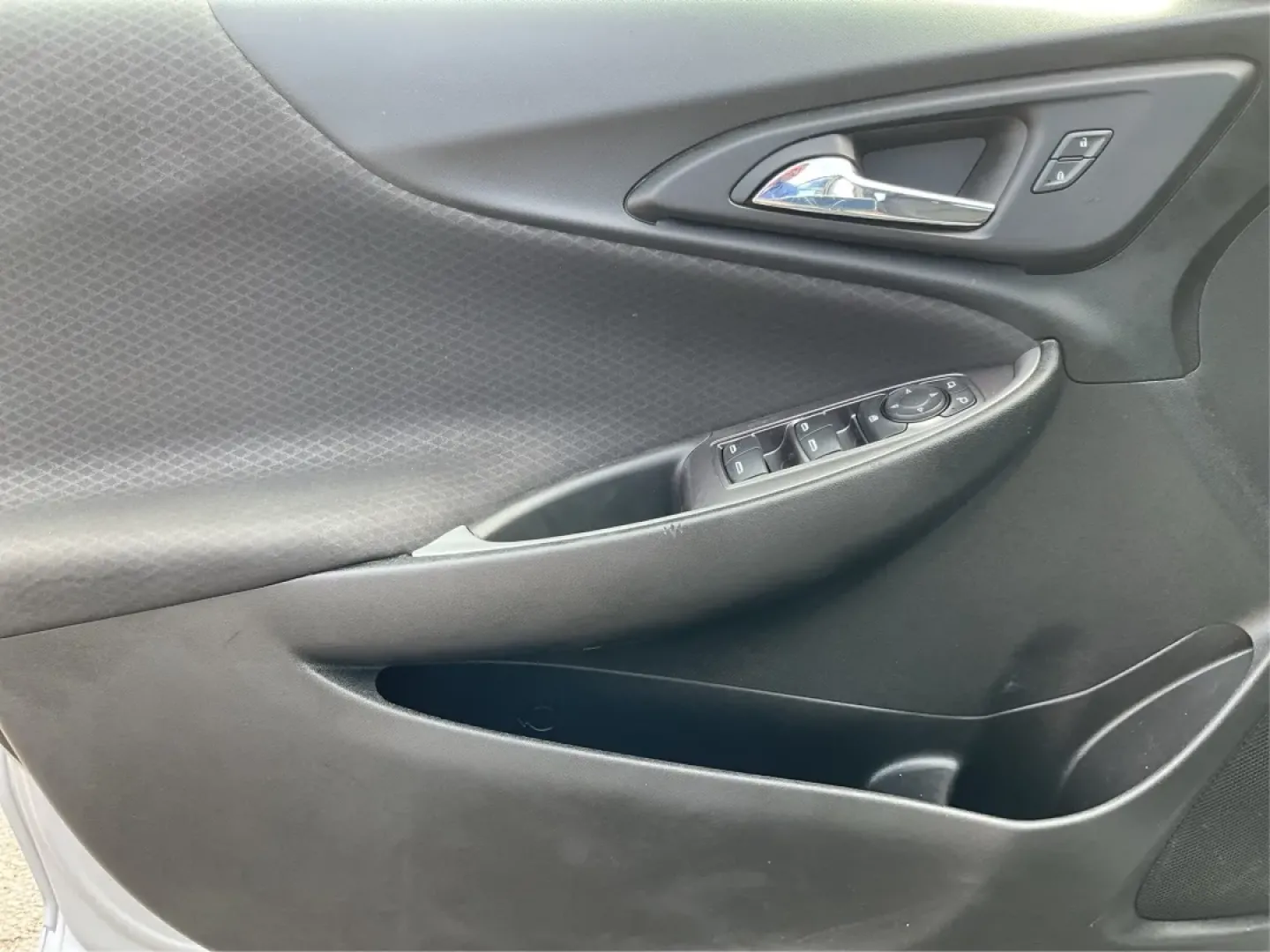 2019 Chevrolet Malibu 1LS (1G1ZB5STXKF) with an ECOTEC 1.5L I-4 gasoline direct injection engine, located at 401 Woodman Dr, Riverside, OH, 45431, (937) 908-9800, 39.760899, -84.123421 - Looking for a reliable sedan that fits seamlessly into your lifestyle? The 2019 Chevrolet Malibu 1LS, now available at Advantage Car and Credit in Riverside, OH, is the perfect blend of style, comfort, and functionality. Whether you're commuting to work, running errands around town, or planning a we - Photo#18