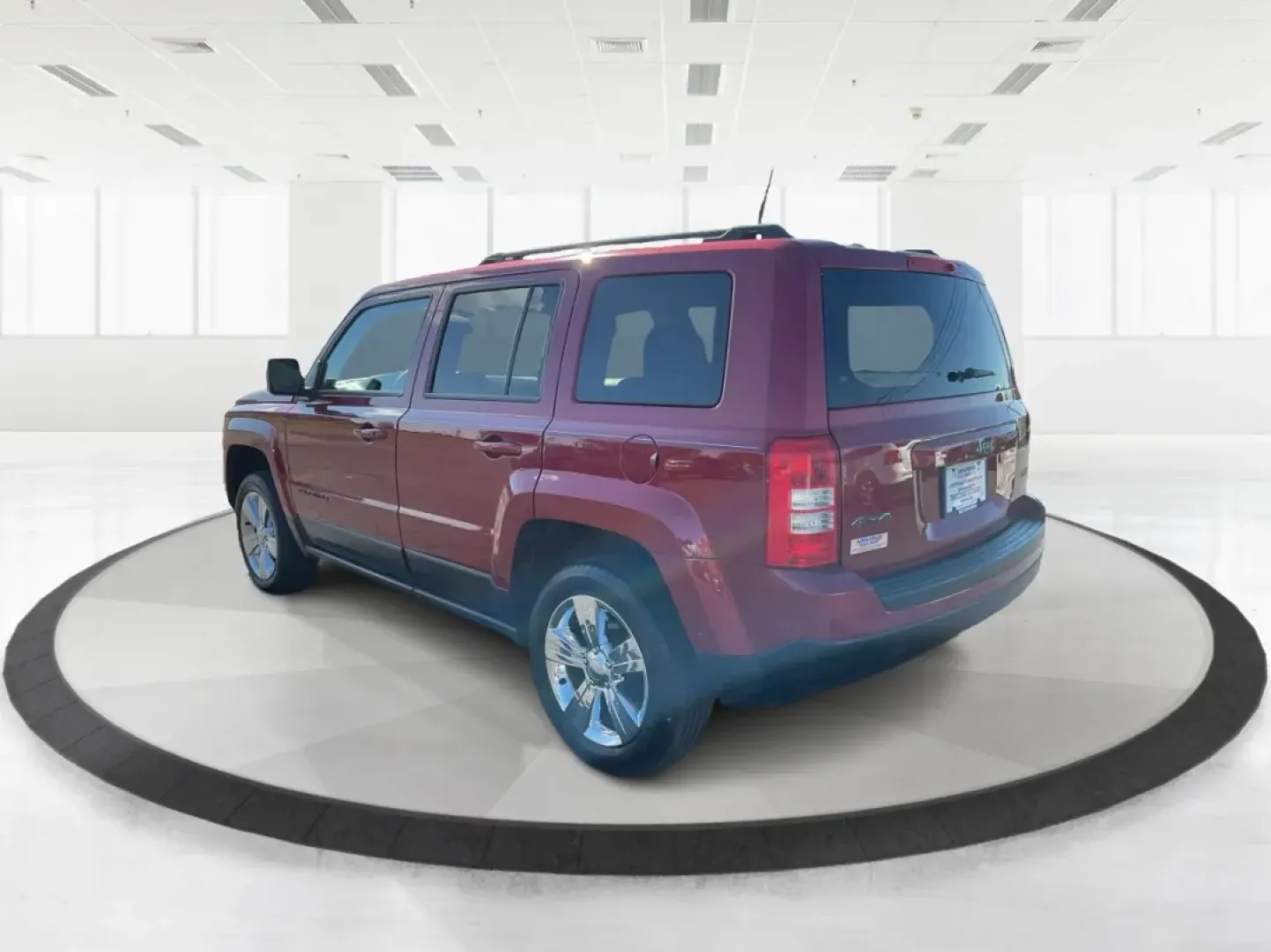 2015 Jeep Patriot Latitude (1C4NJRFB0FD) with an 2.4L I-4 DOHC engine, located at 401 Woodman Dr, Riverside, OH, 45431, (937) 908-9800, 39.760899, -84.123421 - **Adventure Awaits with the 2015 Jeep Patriot Latitude Your Perfect Companion for Every Journey!**<br /> <br /> At Advantage Car and Credit - Riverside, located at 401 Woodman Dr, Riverside, OH 45431, we understand that life is an adventure, whether it's gearing up for a weekend getaway or managing - Photo#4