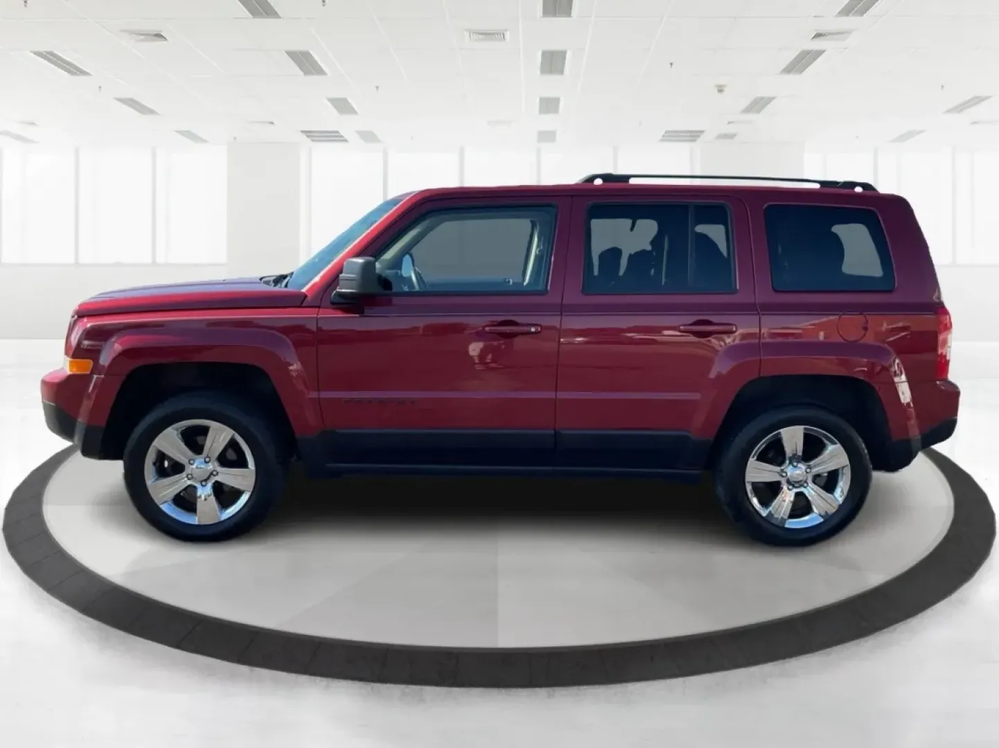 2015 Jeep Patriot Latitude (1C4NJRFB0FD) with an 2.4L I-4 DOHC engine, located at 401 Woodman Dr, Riverside, OH, 45431, (937) 908-9800, 39.760899, -84.123421 - **Adventure Awaits with the 2015 Jeep Patriot Latitude Your Perfect Companion for Every Journey!**<br /> <br /> At Advantage Car and Credit - Riverside, located at 401 Woodman Dr, Riverside, OH 45431, we understand that life is an adventure, whether it's gearing up for a weekend getaway or managing - Photo#5