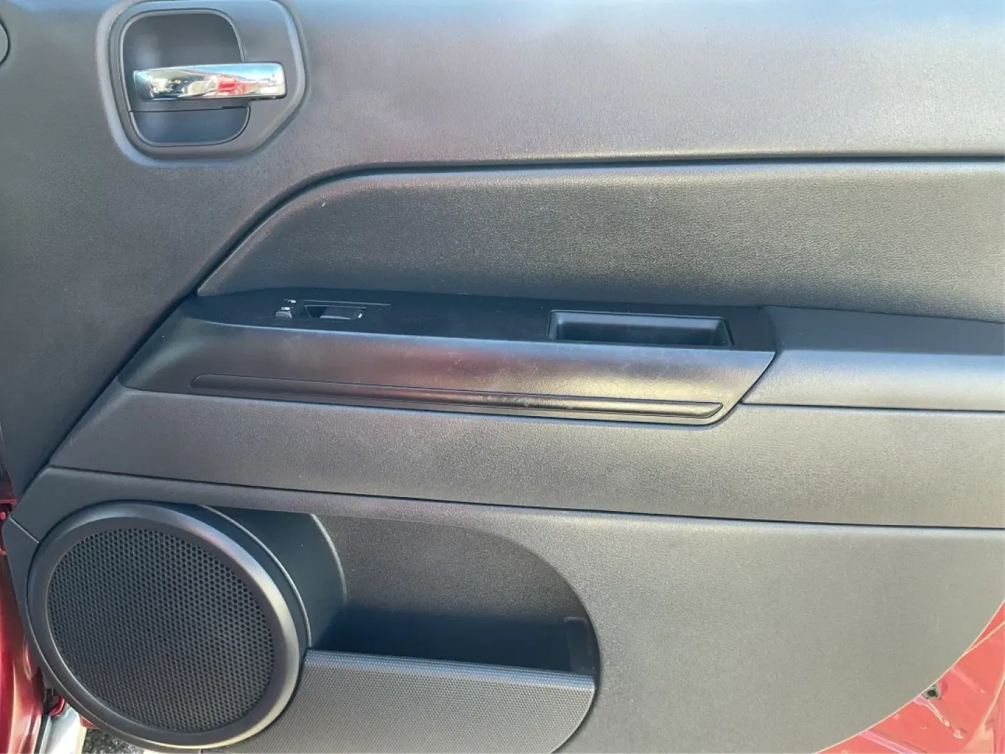 2015 Jeep Patriot Latitude (1C4NJRFB0FD) with an 2.4L I-4 DOHC engine, located at 4508 South Dixie Dr, Moraine, OH, 45439, (937) 908-9800, 39.689976, -84.218452 - **Adventure Awaits with the 2015 Jeep Patriot Latitude Your Perfect Companion for Every Journey!**<br /> <br /> At Advantage Car and Credit - Riverside, located at 401 Woodman Dr, Riverside, OH 45431, we understand that life is an adventure, whether it's gearing up for a weekend getaway or managing - Photo#18