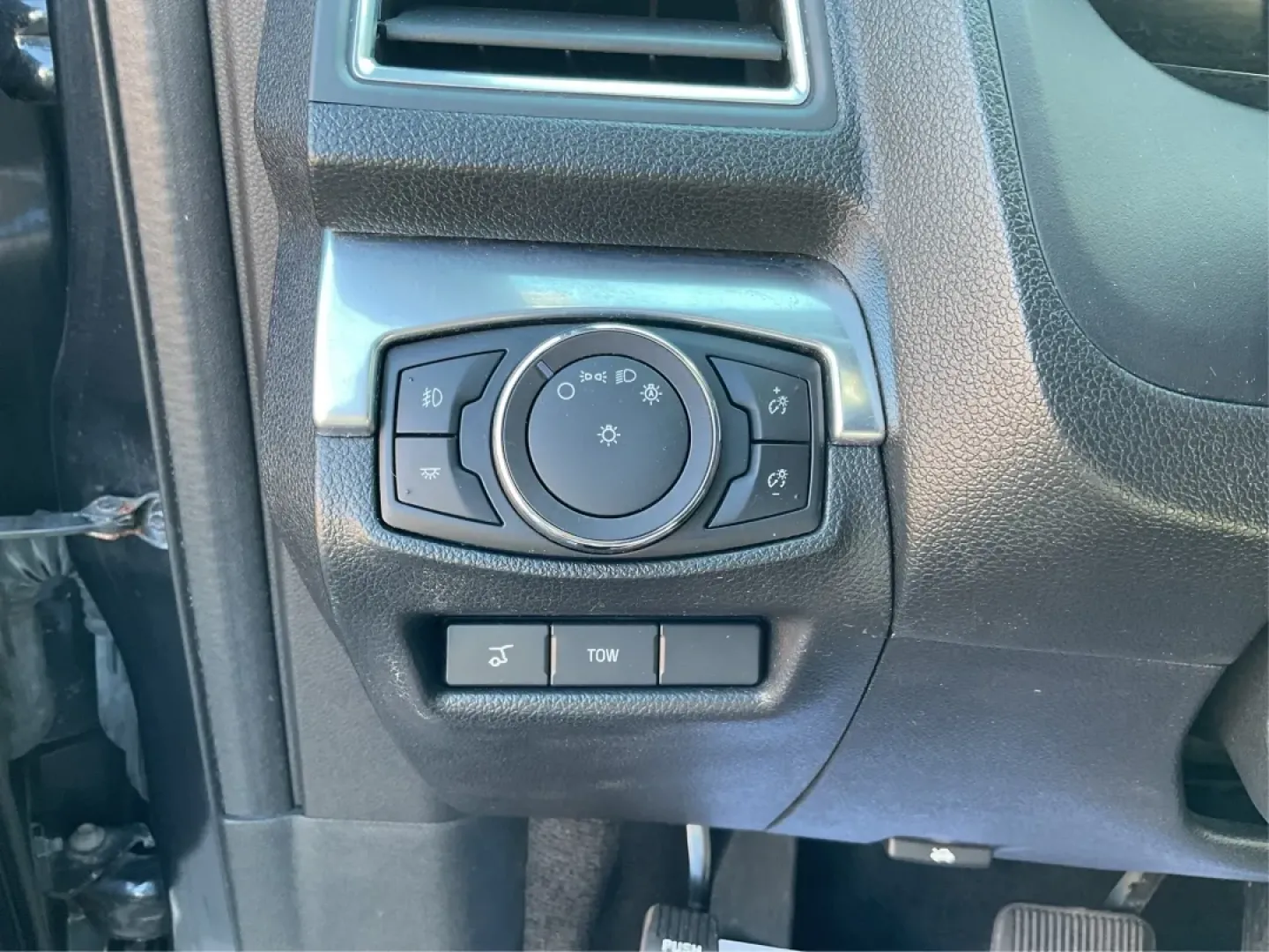 2017 Ford Explorer Sport (1FM5K8GT3HG) with an EcoBoost 3.5L V-6 gasoline direct injection engine, located at 4508 South Dixie Dr, Moraine, OH, 45439, (937) 908-9800, 39.689976, -84.218452 - Elevate your adventures with the 2017 Ford Explorer Sport, a versatile SUV that's perfect for families, commuters, and weekend explorers alike! With its rugged design and premium features, this dynamic vehicle seamlessly combines sophistication with functionality. Whether you're navigating the bustl - Photo#17
