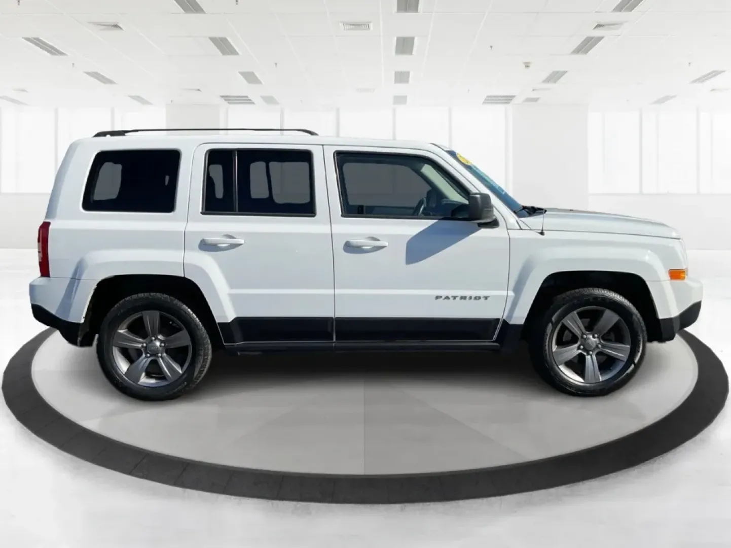 2015 Jeep Patriot High Altitude Edition (1C4NJPFA5FD) with an 2L I-4 DOHC engine, located at 1230 East Main St, Xenia, OH, 45385, (937) 908-9800, 39.688026, -83.910172 - Discover the perfect blend of adventure and everyday practicality with the 2015 Jeep Patriot High Altitude Edition, now available at Advantage Car and Credit in Moraine, OH! Designed for those who want to conquer both the urban jungle and the great outdoors, this SUV is not just a vehicle; it's a li - Photo#1