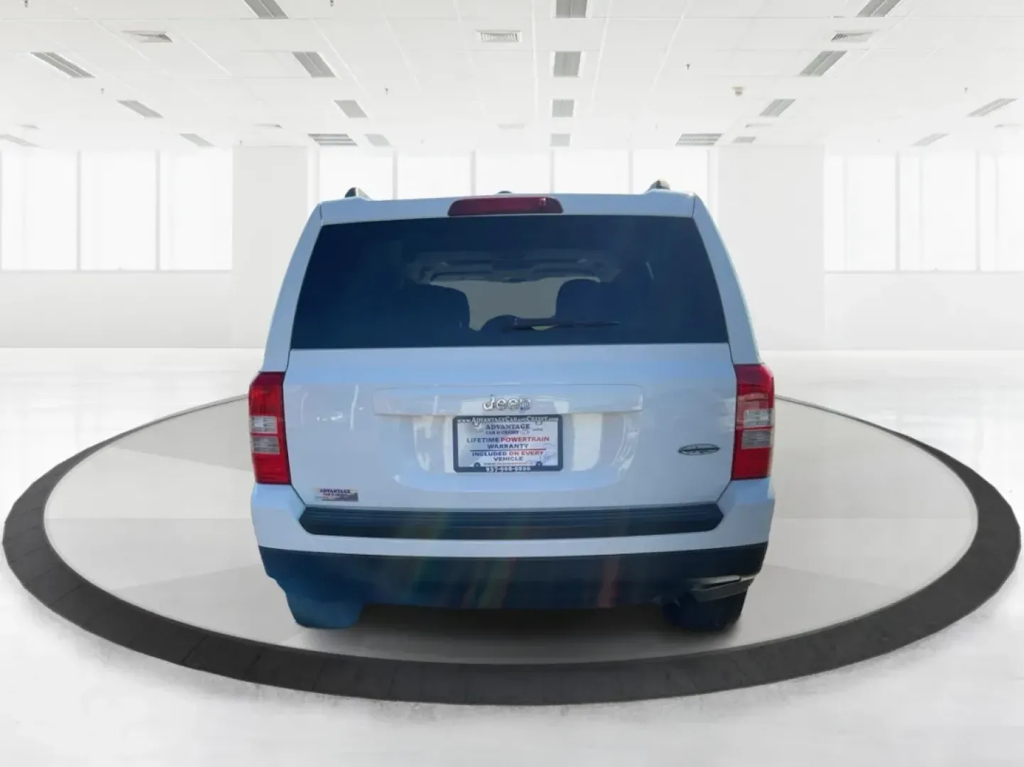 2015 Jeep Patriot High Altitude Edition (1C4NJPFA5FD) with an 2L I-4 DOHC engine, located at 1230 East Main St, Xenia, OH, 45385, (937) 908-9800, 39.688026, -83.910172 - Discover the perfect blend of adventure and everyday practicality with the 2015 Jeep Patriot High Altitude Edition, now available at Advantage Car and Credit in Moraine, OH! Designed for those who want to conquer both the urban jungle and the great outdoors, this SUV is not just a vehicle; it's a li - Photo#3