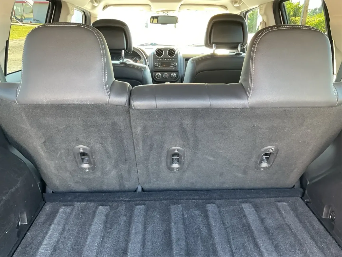 2015 Jeep Patriot High Altitude Edition (1C4NJPFA5FD) with an 2L I-4 DOHC engine, located at 1230 East Main St, Xenia, OH, 45385, (937) 908-9800, 39.688026, -83.910172 - Discover the perfect blend of adventure and everyday practicality with the 2015 Jeep Patriot High Altitude Edition, now available at Advantage Car and Credit in Moraine, OH! Designed for those who want to conquer both the urban jungle and the great outdoors, this SUV is not just a vehicle; it's a li - Photo#12