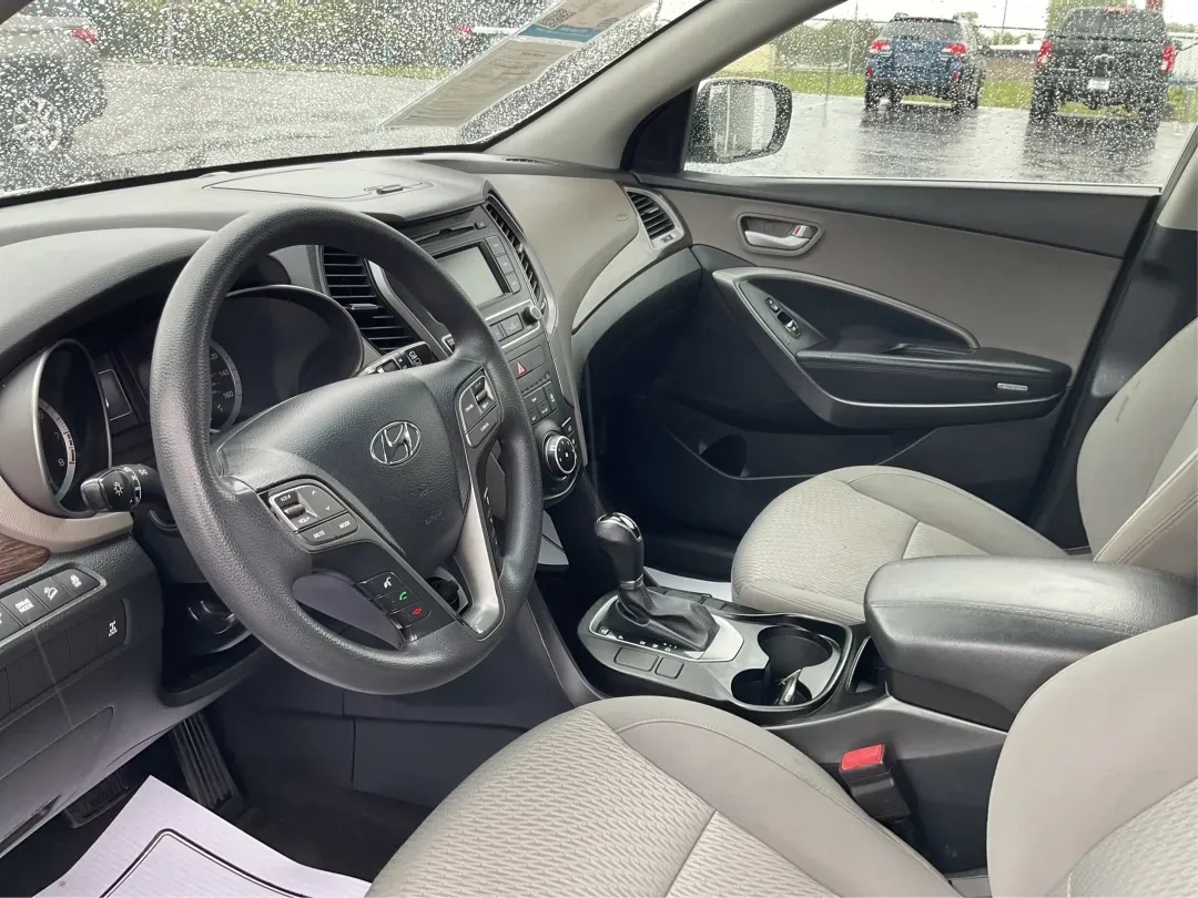 2017 Hyundai Santa Fe 2.4L (5XYZTDLB2HG) with an Theta II 2.4L I-4 gasoline direct injection engine, located at 4508 South Dixie Dr, Moraine, OH, 45439, (937) 908-9800, 39.689976, -84.218452 - Discover the perfect blend of comfort, capability, and style with the 2017 Hyundai Santa Fe, now available at Advantage Car and Credit, located at 1184 Kauffman Ave, Fairborn, OH 45324. This versatile SUV is an excellent choice for growing families, weekend adventurers, or budget-conscious buyers lo - Photo#9