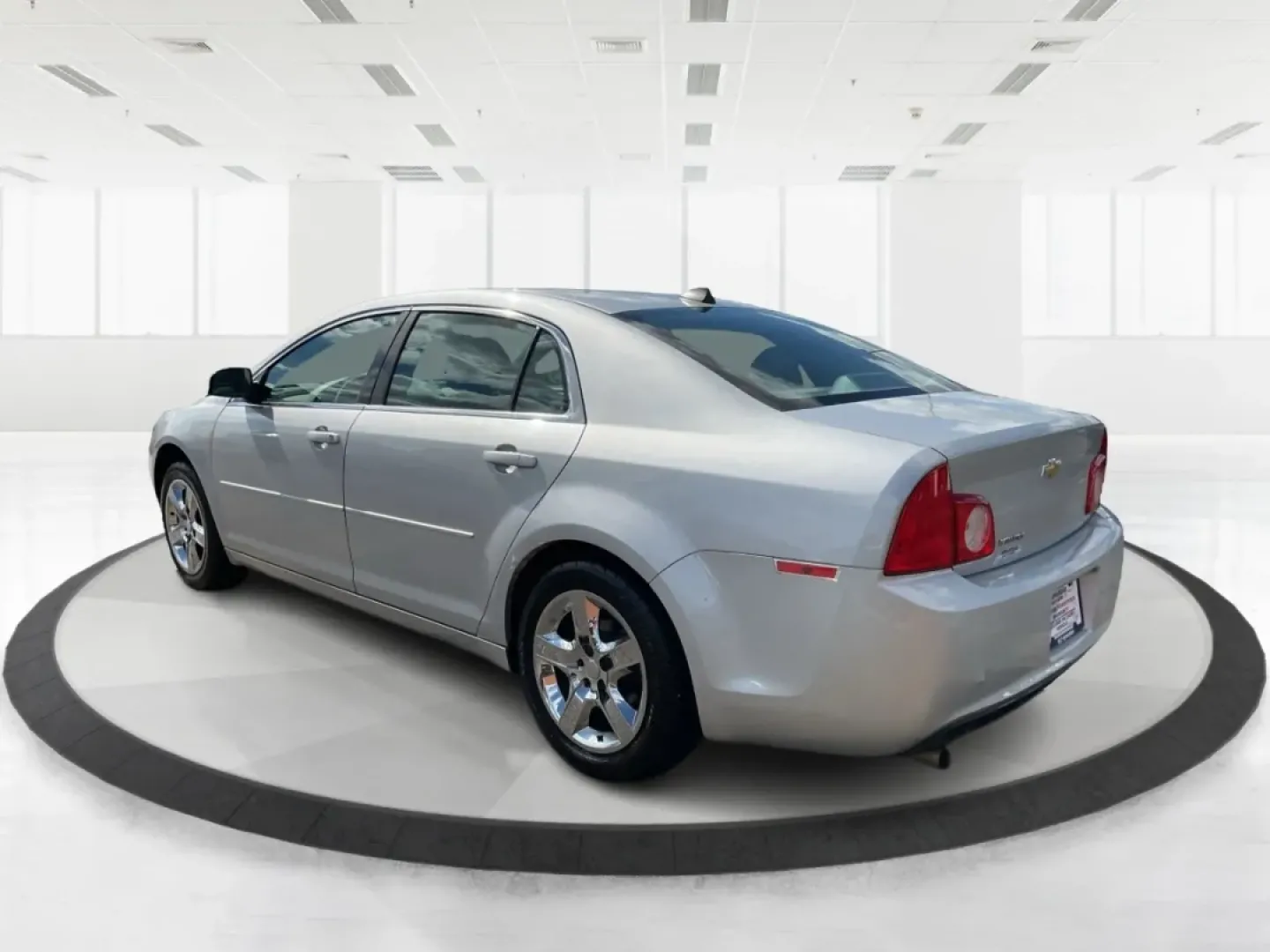 2012 Chevrolet Malibu LS (1G1ZB5E00CF) with an Ecotec 2.4L I-4 DOHC engine, located at 1230 East Main St, Xenia, OH, 45385, (937) 908-9800, 39.688026, -83.910172 - Looking for a reliable vehicle that fits seamlessly into your daily life? Look no further! The 2012 Chevrolet Malibu LS is the ultimate sedan for commuters, busy families, and weekend adventurers alike. With its efficient design and thoughtful features, this car is ready to elevate your driving expe - Photo#4