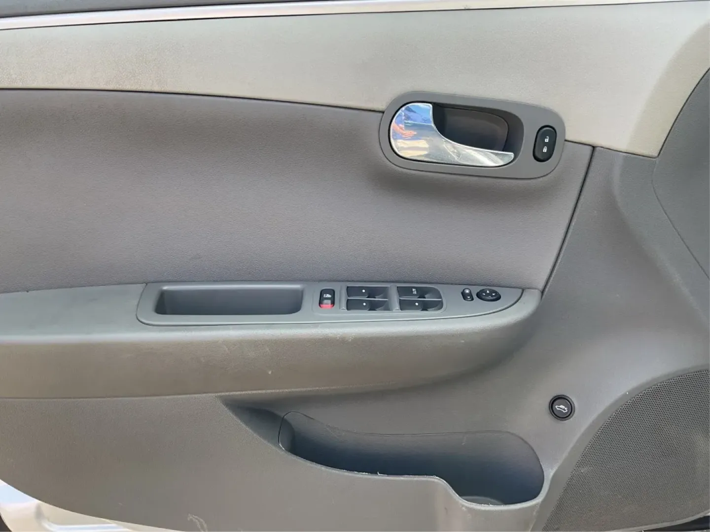 2012 Chevrolet Malibu LS (1G1ZB5E00CF) with an Ecotec 2.4L I-4 DOHC engine, located at 1230 East Main St, Xenia, OH, 45385, (937) 908-9800, 39.688026, -83.910172 - Looking for a reliable vehicle that fits seamlessly into your daily life? Look no further! The 2012 Chevrolet Malibu LS is the ultimate sedan for commuters, busy families, and weekend adventurers alike. With its efficient design and thoughtful features, this car is ready to elevate your driving expe - Photo#17