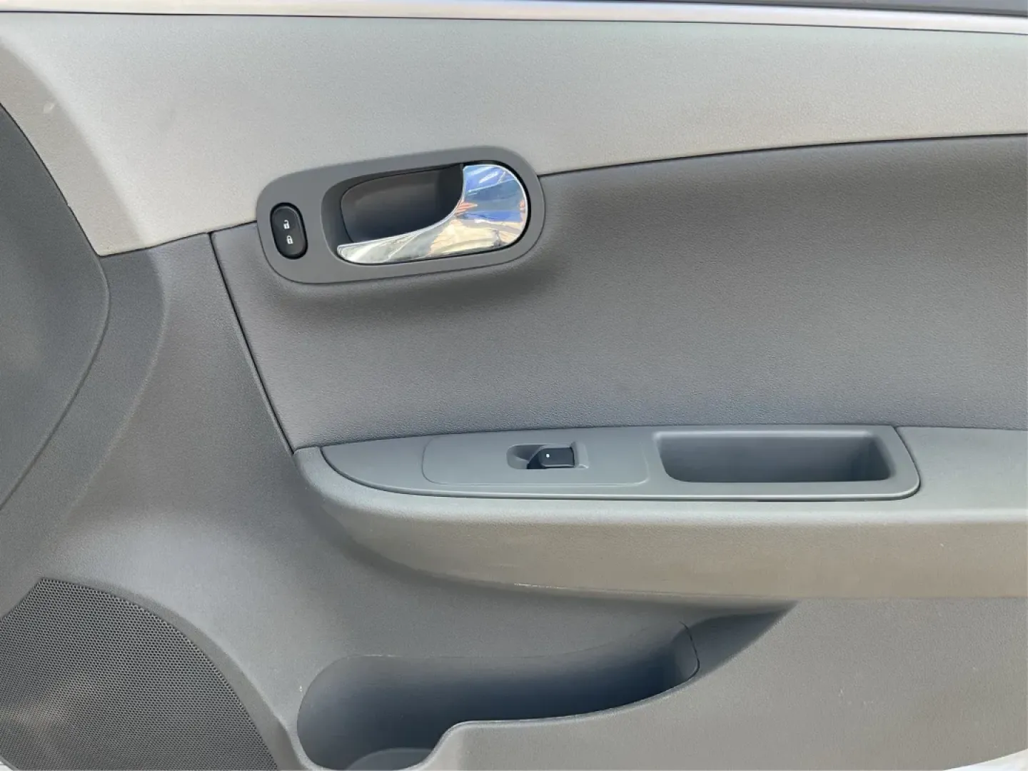 2012 Chevrolet Malibu LS (1G1ZB5E00CF) with an Ecotec 2.4L I-4 DOHC engine, located at 1230 East Main St, Xenia, OH, 45385, (937) 908-9800, 39.688026, -83.910172 - Looking for a reliable vehicle that fits seamlessly into your daily life? Look no further! The 2012 Chevrolet Malibu LS is the ultimate sedan for commuters, busy families, and weekend adventurers alike. With its efficient design and thoughtful features, this car is ready to elevate your driving expe - Photo#18