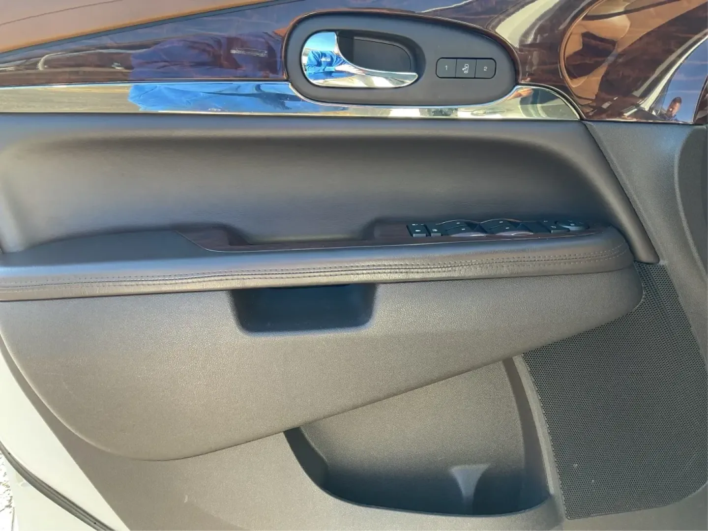 2015 Buick Enclave Leather (5GAKVBKD1FJ) with an 3.6L V-6 gasoline direct injection engine, located at 1099 N County Rd 25A , Troy, OH, 45373, (937) 908-9800, 40.057079, -84.212883 - Experience the thrill of weekend adventures and family road trips with the 2015 Buick Enclave, now available at Advantage Car and Credit - Troy. This exceptional SUV, located at 1099 N County Rd 25A, Troy, OH 45373, is designed to meet the needs of growing families and those who love to explore the - Photo#19
