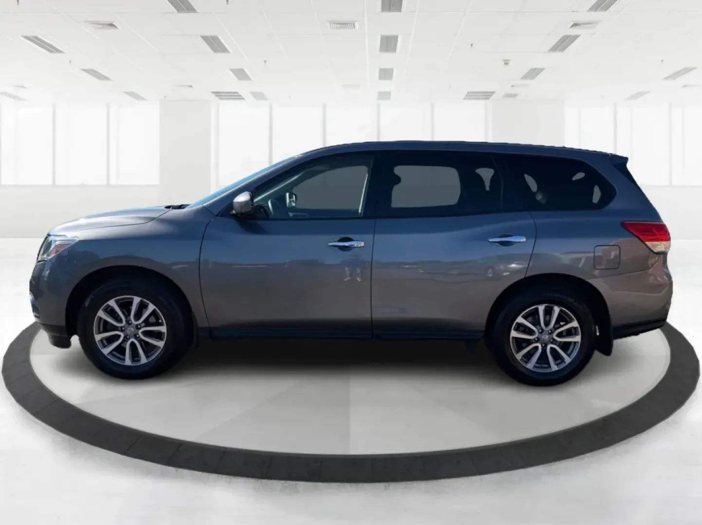 2015 Nissan Pathfinder S (5N1AR2MM5FC) with an 3.5L V-6 DOHC engine, located at 401 Woodman Dr, Riverside, OH, 45431, (937) 908-9800, 39.760899, -84.123421 - **Adventure Awaits with the 2015 Nissan Pathfinder at Advantage Car and Credit - Riverside!**<br /> <br /> Are you ready to elevate your family's adventures or weekend getaways? The 2015 Nissan Pathfinder, now available at Advantage Car and Credit in Riverside, OH, is the perfect vehicle to accompan - Photo#5