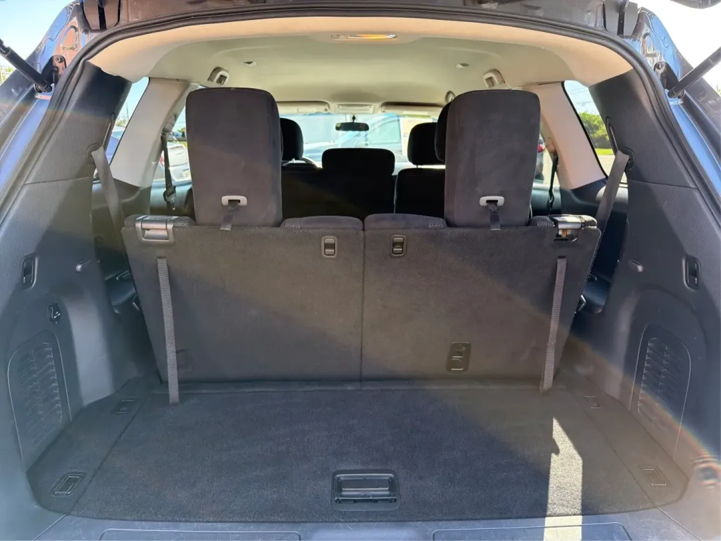 2015 Nissan Pathfinder S (5N1AR2MM5FC) with an 3.5L V-6 DOHC engine, located at 401 Woodman Dr, Riverside, OH, 45431, (937) 908-9800, 39.760899, -84.123421 - **Adventure Awaits with the 2015 Nissan Pathfinder at Advantage Car and Credit - Riverside!**<br /> <br /> Are you ready to elevate your family's adventures or weekend getaways? The 2015 Nissan Pathfinder, now available at Advantage Car and Credit in Riverside, OH, is the perfect vehicle to accompan - Photo#12