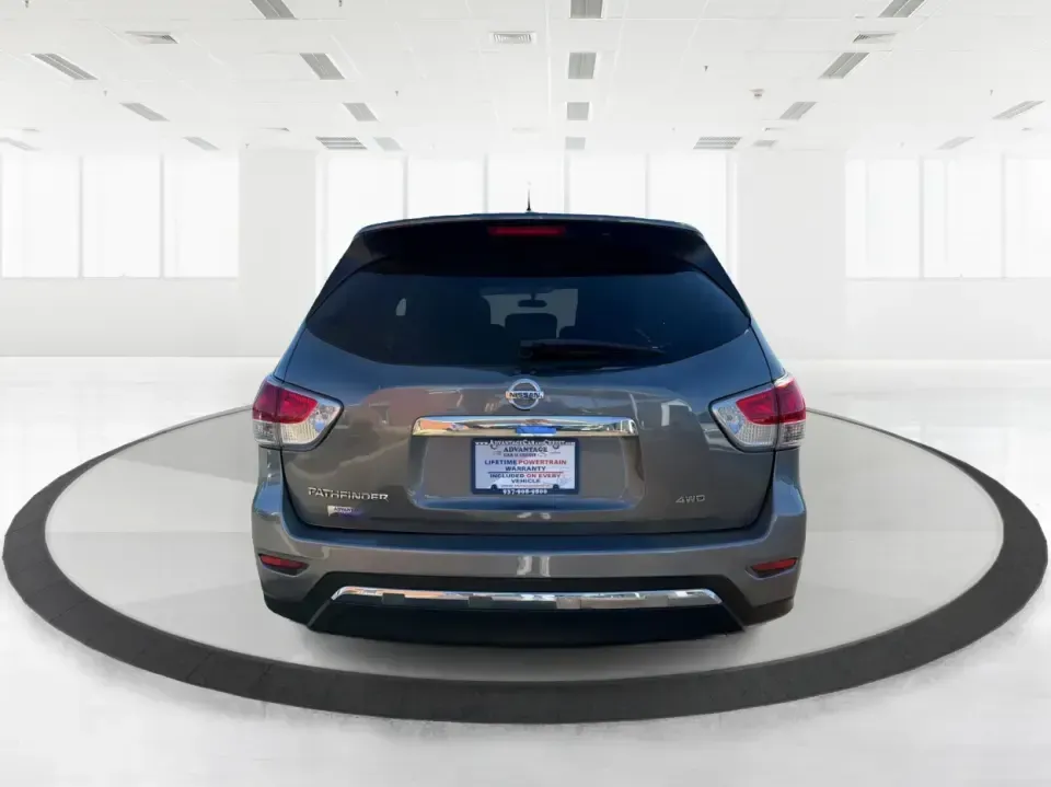 2015 Nissan Pathfinder S (5N1AR2MM5FC) with an 3.5L V-6 DOHC engine, Continuously Variable Transmission transmission, located at 4508 South Dixie Dr, Moraine, OH, 45439, (937) 908-9800, 39.689976, -84.218452 - **Adventure Awaits with the 2015 Nissan Pathfinder at Advantage Car and Credit - Riverside!**<br /> <br /> Are you ready to elevate your family's adventures or weekend getaways? The 2015 Nissan Pathfinder, now available at Advantage Car and Credit in Riverside, OH, is the perfect vehicle to accompan - Photo#3