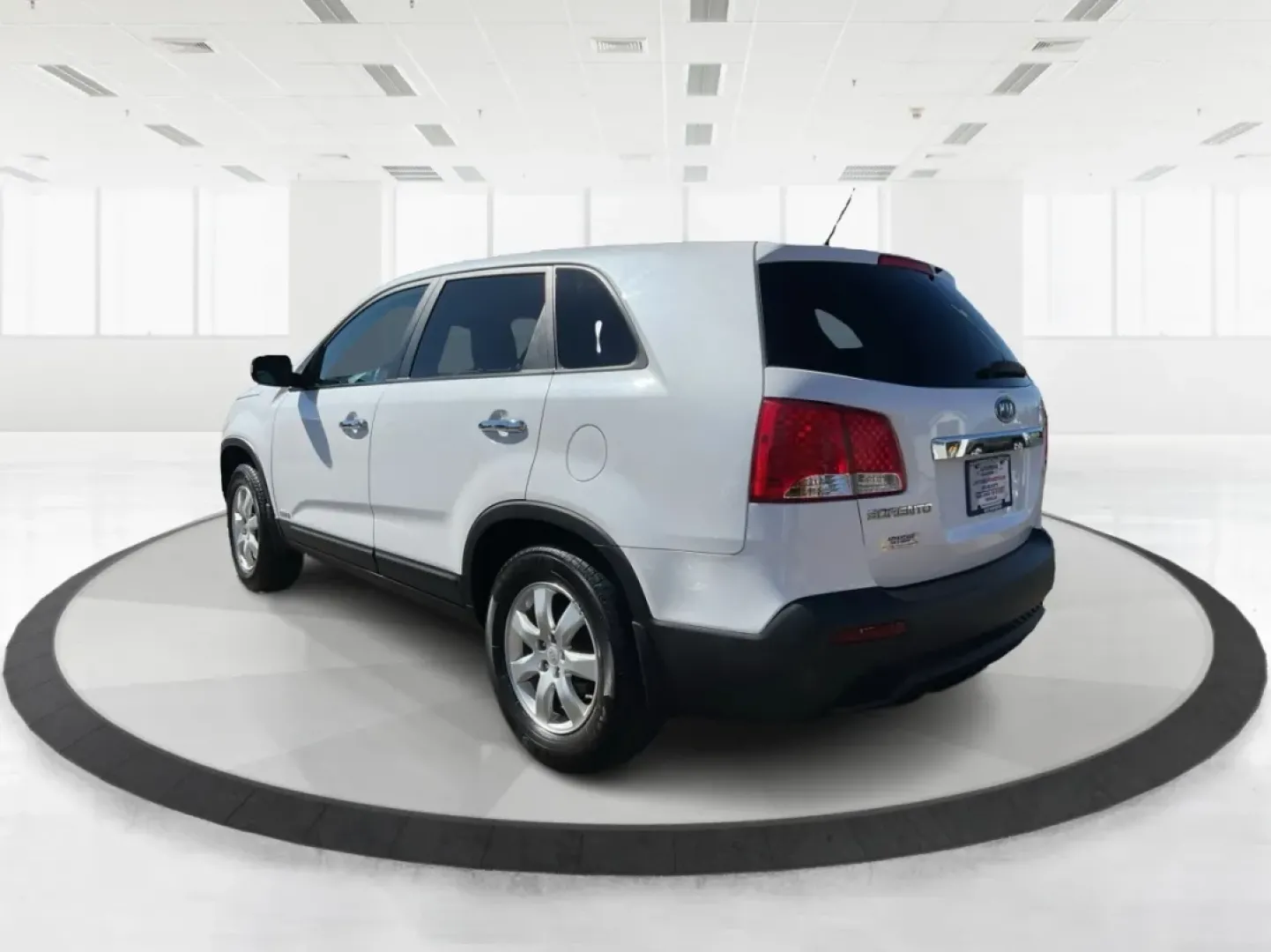 2011 Kia Sorento LX (5XYKTCA19BG) with an 2.4L I-4 DOHC engine, located at 880 E. National Road, Vandalia, OH, 45377, (937) 908-9800, 39.891918, -84.183594 - Discover your next adventure with the 2011 Kia Sorento LX, an SUV that's not just a vehicle but a versatile companion for all your lifestyle needs. Whether you're navigating the bustling streets of Vandalia, OH, commuting to work, or planning a weekend getaway, this vehicle is designed to keep up wi - Photo#4