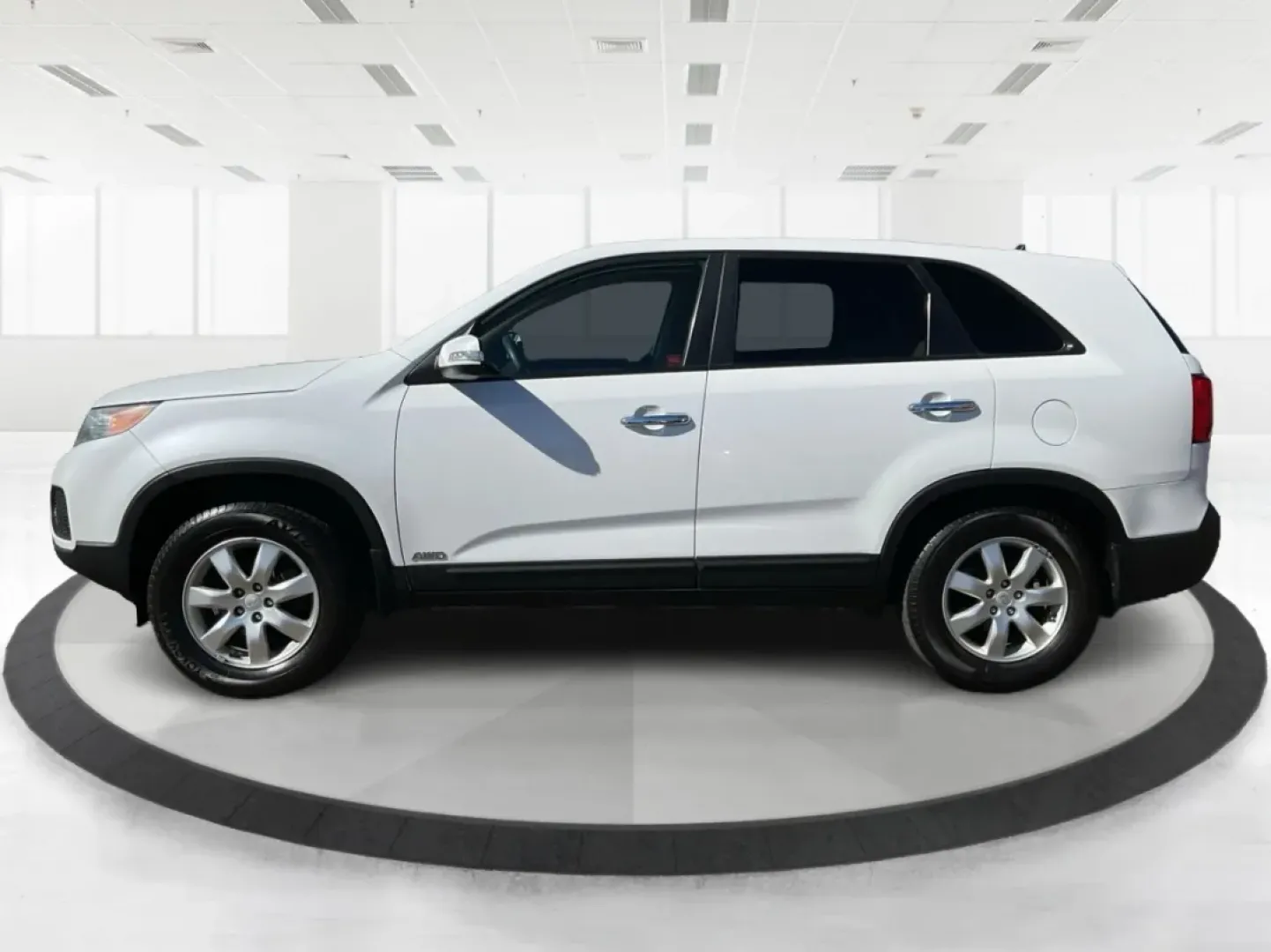 2011 Kia Sorento LX (5XYKTCA19BG) with an 2.4L I-4 DOHC engine, located at 880 E. National Road, Vandalia, OH, 45377, (937) 908-9800, 39.891918, -84.183594 - Discover your next adventure with the 2011 Kia Sorento LX, an SUV that's not just a vehicle but a versatile companion for all your lifestyle needs. Whether you're navigating the bustling streets of Vandalia, OH, commuting to work, or planning a weekend getaway, this vehicle is designed to keep up wi - Photo#5