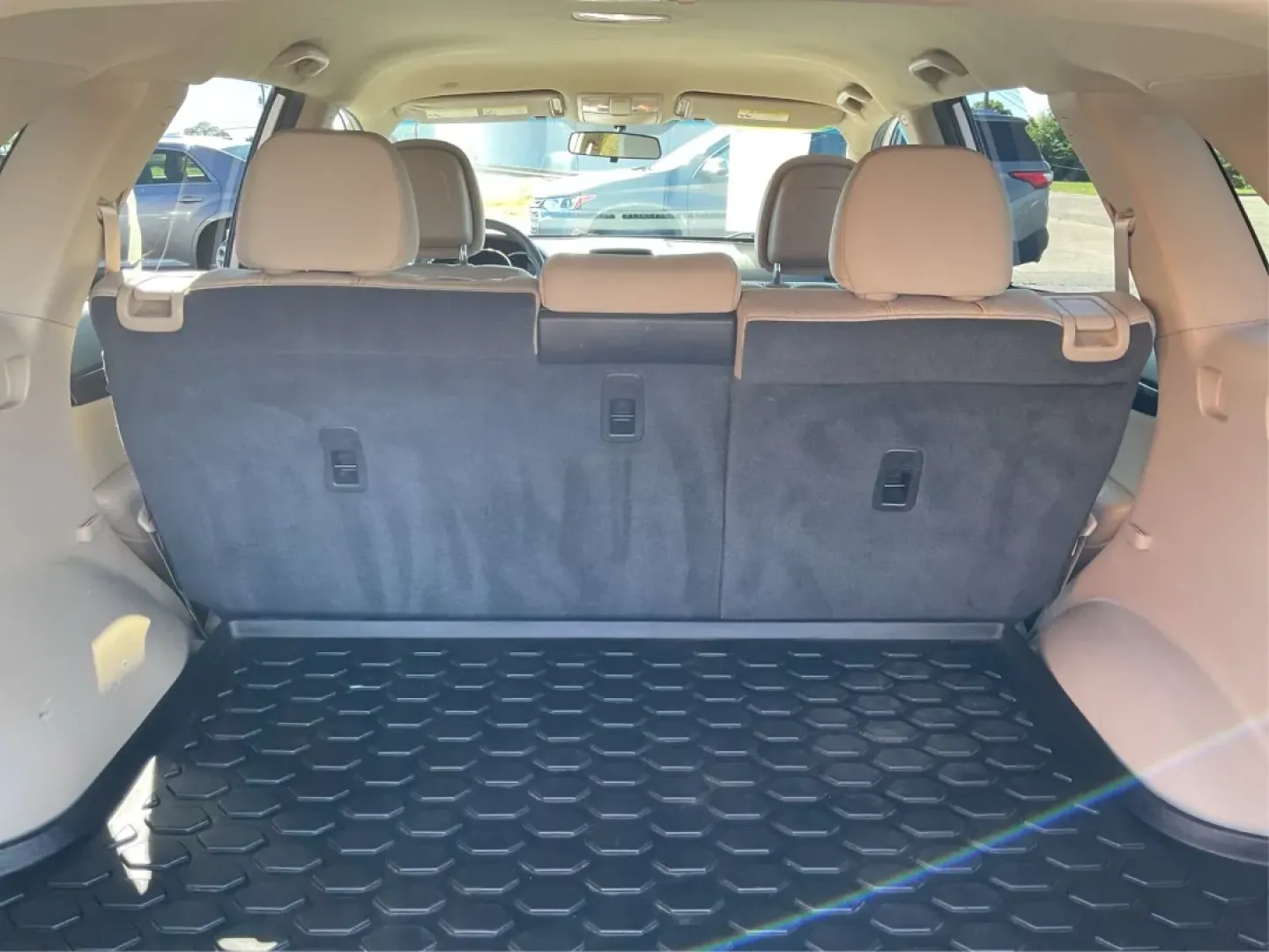 2011 Kia Sorento LX (5XYKTCA19BG) with an 2.4L I-4 DOHC engine, located at 880 E. National Road, Vandalia, OH, 45377, (937) 908-9800, 39.891918, -84.183594 - Discover your next adventure with the 2011 Kia Sorento LX, an SUV that's not just a vehicle but a versatile companion for all your lifestyle needs. Whether you're navigating the bustling streets of Vandalia, OH, commuting to work, or planning a weekend getaway, this vehicle is designed to keep up wi - Photo#12