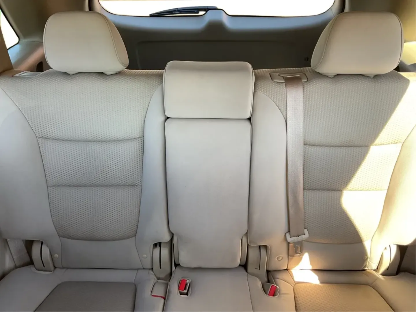 2011 Kia Sorento LX (5XYKTCA19BG) with an 2.4L I-4 DOHC engine, located at 880 E. National Road, Vandalia, OH, 45377, (937) 908-9800, 39.891918, -84.183594 - Discover your next adventure with the 2011 Kia Sorento LX, an SUV that's not just a vehicle but a versatile companion for all your lifestyle needs. Whether you're navigating the bustling streets of Vandalia, OH, commuting to work, or planning a weekend getaway, this vehicle is designed to keep up wi - Photo#14