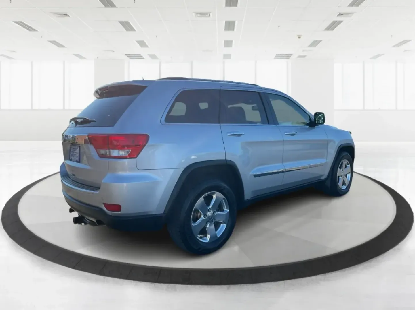 2011 Jeep Grand Cherokee Limited (1J4RR5GT0BC) with an Other engine, located at 1099 N County Rd 25A , Troy, OH, 45373, (937) 908-9800, 40.057079, -84.212883 - Discover the ultimate adventure companion waiting for you at Advantage Car and Credit - Troy, located at 1099 N County Rd 25A, Troy, OH 45373. Our **2011 Jeep Grand Cherokee Limited** is designed for those who crave exploration without sacrificing comfort. Ideal for weekend getaways, this SUV seamle - Photo#2