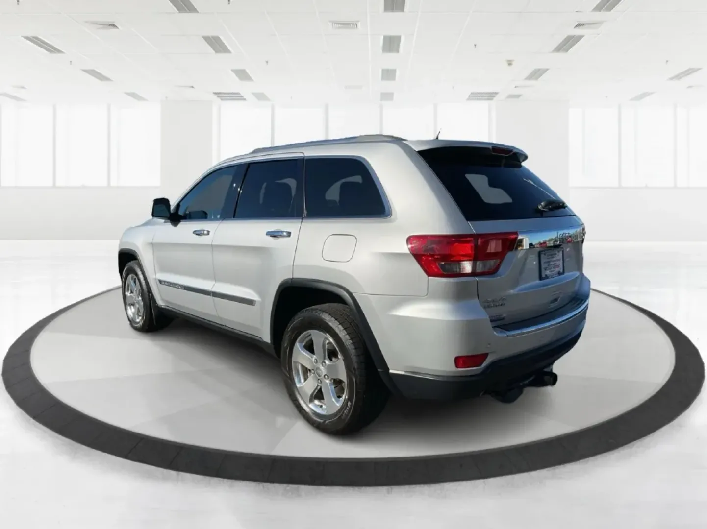 2011 Jeep Grand Cherokee Limited (1J4RR5GT0BC) with an Other engine, located at 1099 N County Rd 25A , Troy, OH, 45373, (937) 908-9800, 40.057079, -84.212883 - Discover the ultimate adventure companion waiting for you at Advantage Car and Credit - Troy, located at 1099 N County Rd 25A, Troy, OH 45373. Our **2011 Jeep Grand Cherokee Limited** is designed for those who crave exploration without sacrificing comfort. Ideal for weekend getaways, this SUV seamle - Photo#4