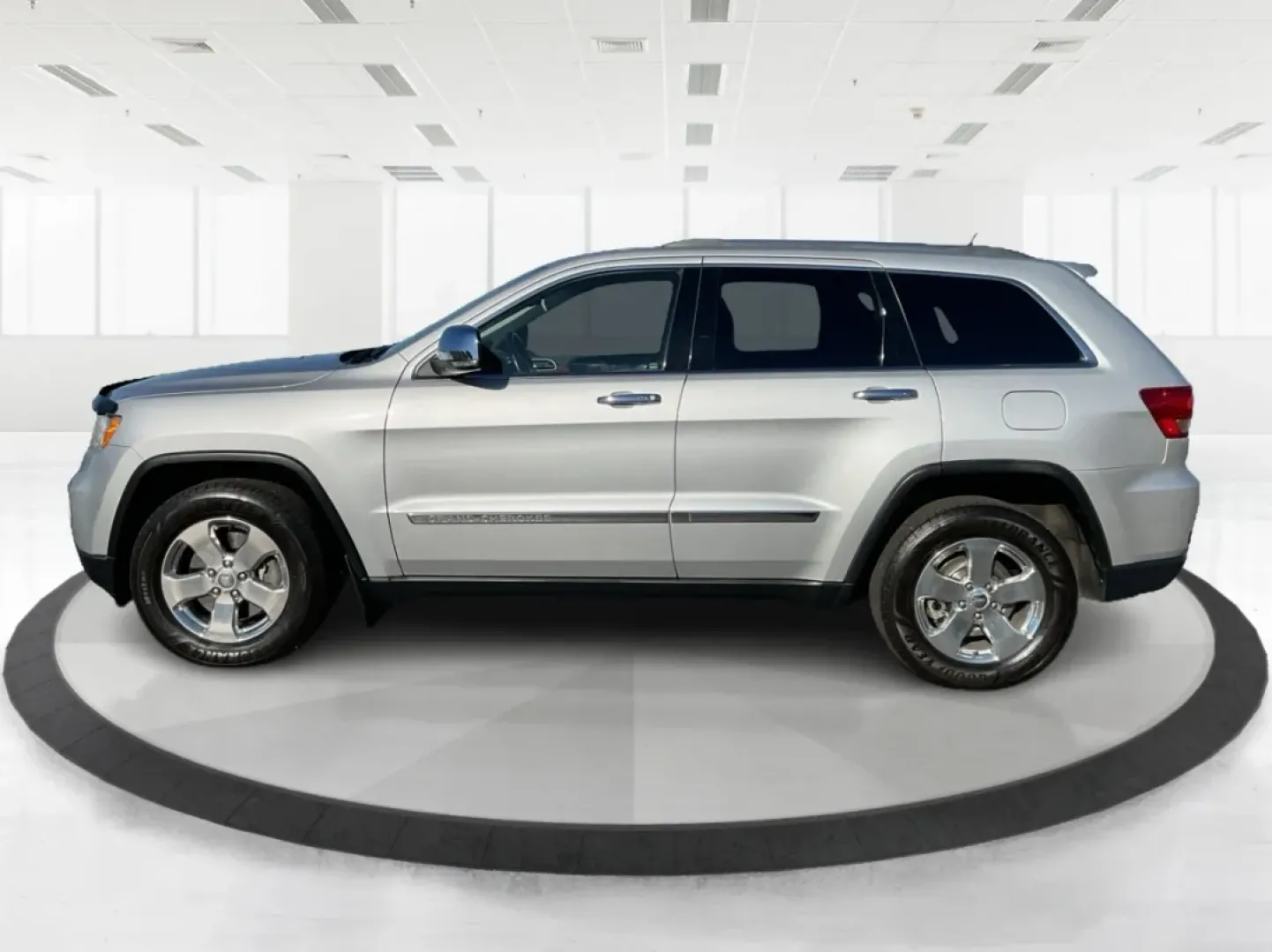 2011 Jeep Grand Cherokee Limited (1J4RR5GT0BC) with an Other engine, located at 1099 N County Rd 25A , Troy, OH, 45373, (937) 908-9800, 40.057079, -84.212883 - Discover the ultimate adventure companion waiting for you at Advantage Car and Credit - Troy, located at 1099 N County Rd 25A, Troy, OH 45373. Our **2011 Jeep Grand Cherokee Limited** is designed for those who crave exploration without sacrificing comfort. Ideal for weekend getaways, this SUV seamle - Photo#5