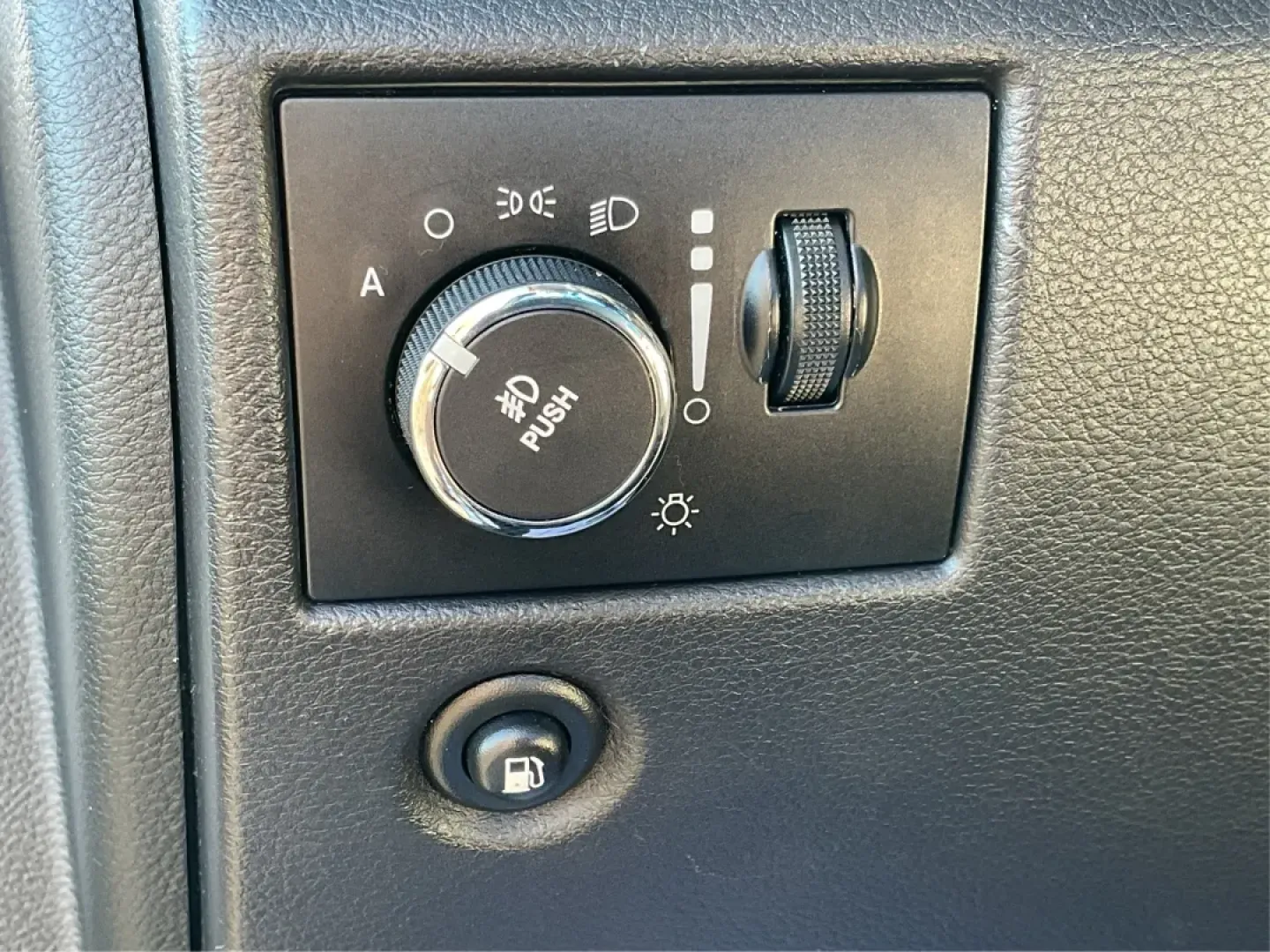 2011 Jeep Grand Cherokee Limited (1J4RR5GT0BC) with an Other engine, located at 1099 N County Rd 25A , Troy, OH, 45373, (937) 908-9800, 40.057079, -84.212883 - Discover the ultimate adventure companion waiting for you at Advantage Car and Credit - Troy, located at 1099 N County Rd 25A, Troy, OH 45373. Our **2011 Jeep Grand Cherokee Limited** is designed for those who crave exploration without sacrificing comfort. Ideal for weekend getaways, this SUV seamle - Photo#17