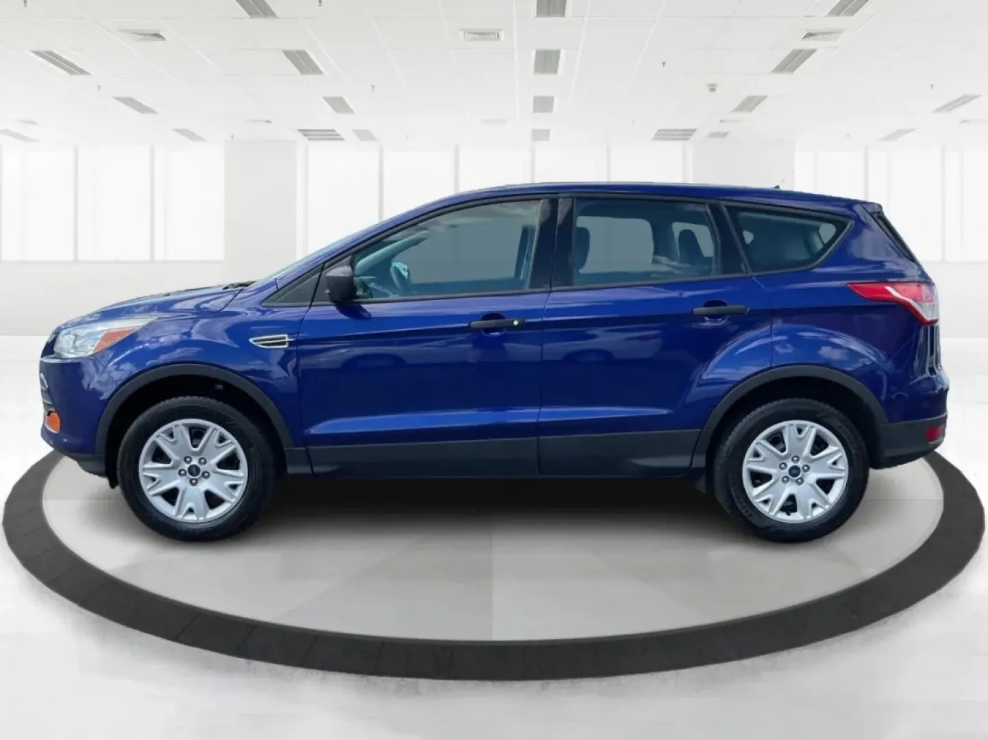 2016 Ford Escape S (1FMCU0F77GU) with an Duratec 2.5L I-4 DOHC engine, located at 4508 South Dixie Dr, Moraine, OH, 45439, (937) 908-9800, 39.689976, -84.218452 - Discover the perfect blend of style, reliability, and versatility with this exceptional 2016 Ford Escape, ideal for weekend adventures and daily commutes. Whether you're a growing family needing extra space, a commuter seeking comfort, or an outdoor enthusiast ready for your next journey, this SUV c - Photo#4