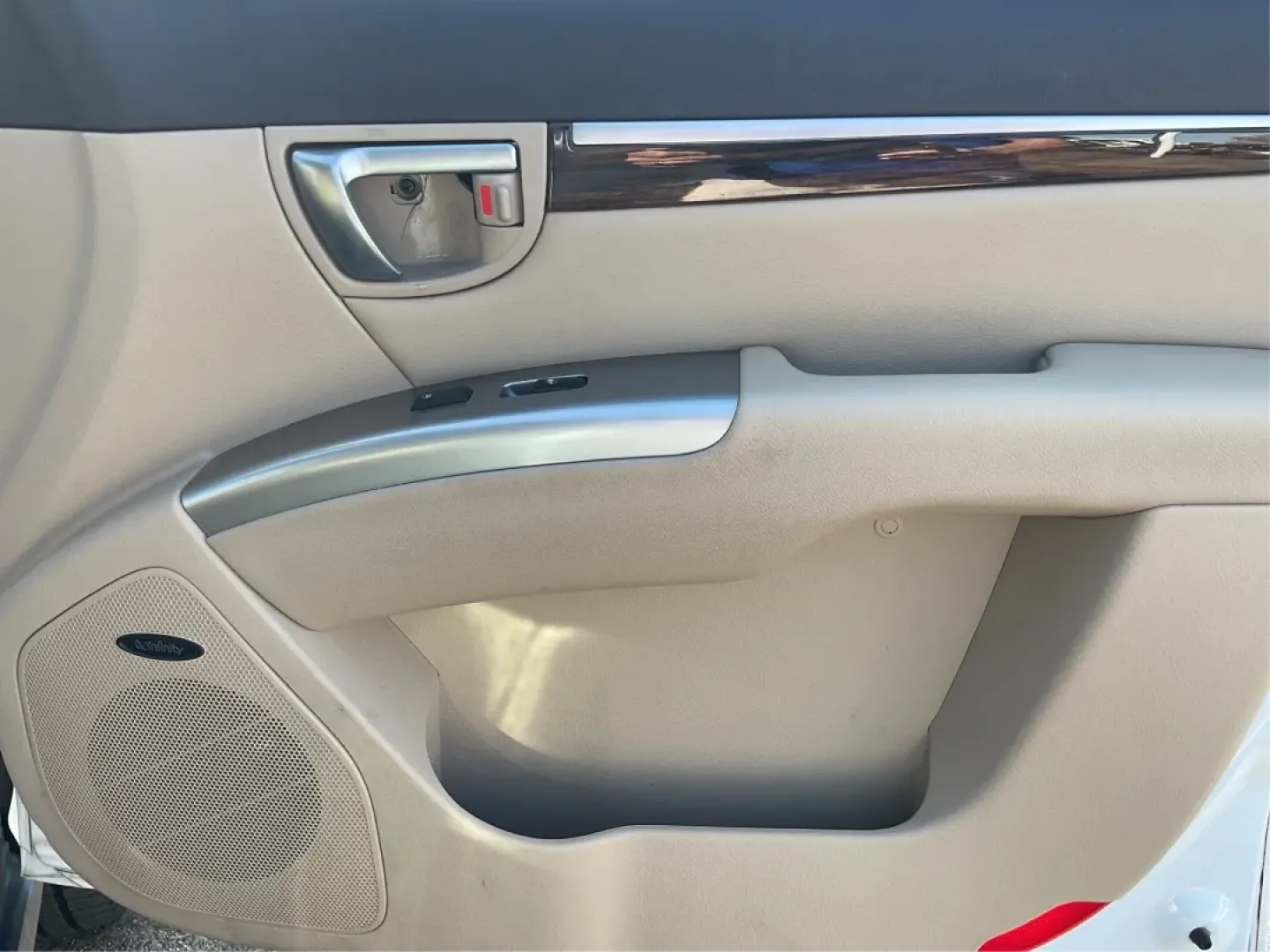 2012 Hyundai Santa Fe Limited V6 (5XYZK4AGXCG) with an 3.5L V-6 DOHC engine, located at 880 E. National Road, Vandalia, OH, 45377, (937) 908-9800, 39.891918, -84.183594 - **Adventure Awaits with This 2012 Hyundai Santa Fe Limited V6!**<br /> <br /> If you're in the market for a reliable SUV that effortlessly blends style, comfort, and capability, look no further than this stunning 2012 Hyundai Santa Fe Limited V6. Perfect for growing families, weekend adventures, or - Photo#18