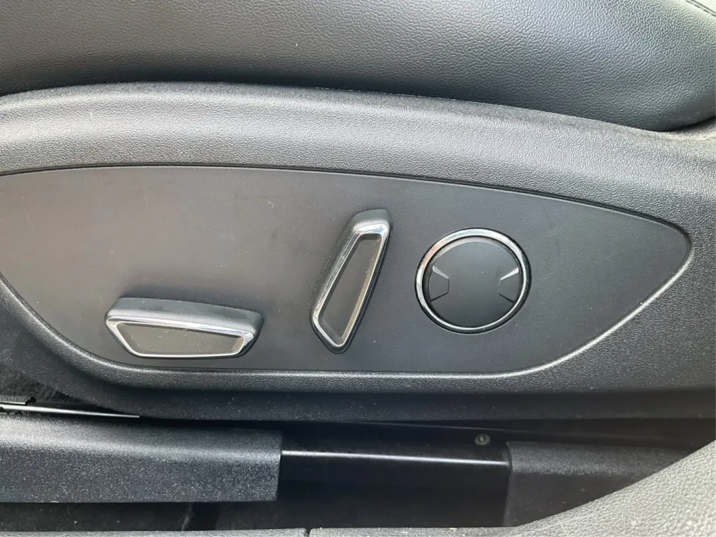 2015 Lincoln MKZ Base (3LN6L2GKXFR) with an Other engine, located at 1184 Kauffman Ave, Fairborn, OH, 45324, (937) 908-9800, 39.807072, -84.030914 - **Discover the 2015 Lincoln MKZ: Your Ideal Blend of Luxury and Affordability!** <br /> <br /> Are you searching for a stylish, reliable vehicle that won't break the bank? Look no further than the 2015 Lincoln MKZ, available now at Advantage Car and Credit in Fairborn, OH. This stunning vehicle is p - Photo#18