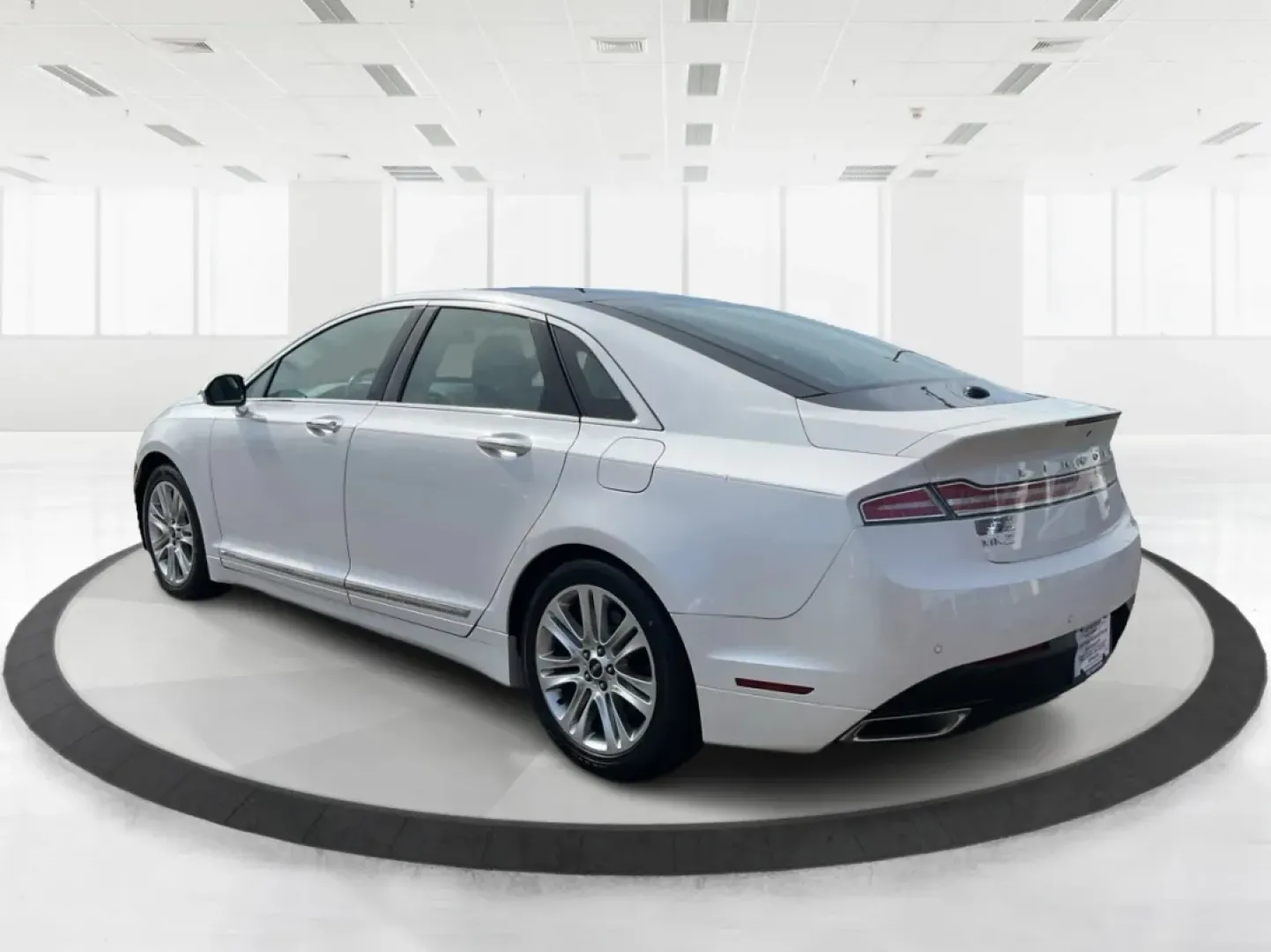 2015 Lincoln MKZ Base (3LN6L2GKXFR) with an Other engine, located at 1230 East Main St, Xenia, OH, 45385, (937) 908-9800, 39.688026, -83.910172 - **Discover the 2015 Lincoln MKZ: Your Ideal Blend of Luxury and Affordability!** <br /> <br /> Are you searching for a stylish, reliable vehicle that won't break the bank? Look no further than the 2015 Lincoln MKZ, available now at Advantage Car and Credit in Fairborn, OH. This stunning vehicle is p - Photo#4