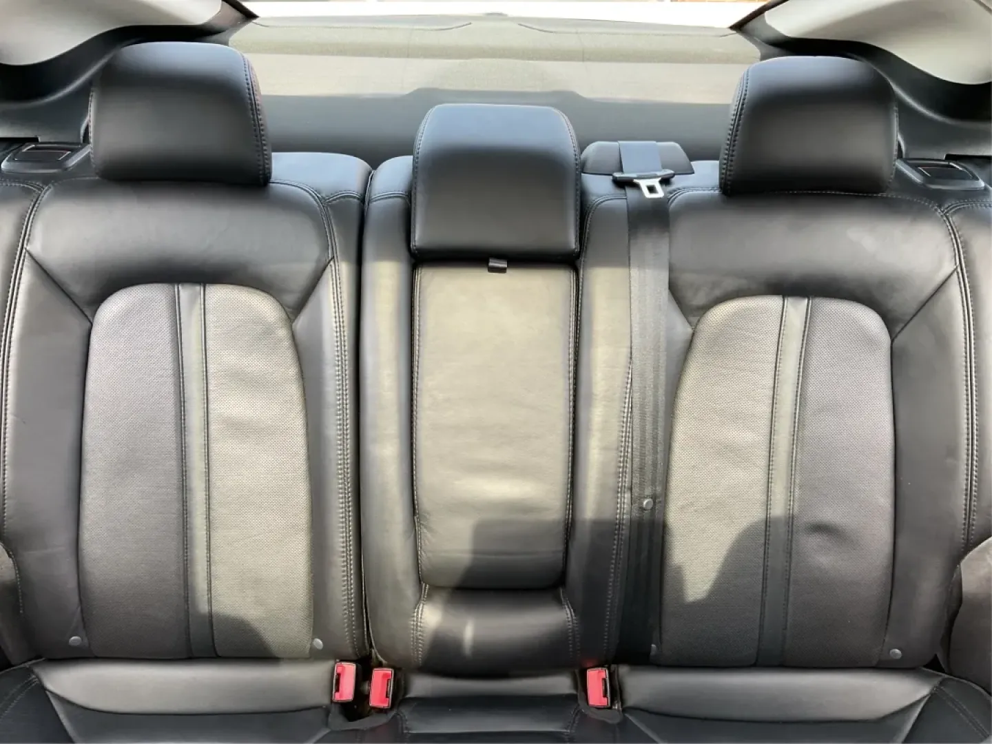 2015 Lincoln MKZ Base (3LN6L2GKXFR) with an Other engine, located at 1230 East Main St, Xenia, OH, 45385, (937) 908-9800, 39.688026, -83.910172 - **Discover the 2015 Lincoln MKZ: Your Ideal Blend of Luxury and Affordability!** <br /> <br /> Are you searching for a stylish, reliable vehicle that won't break the bank? Look no further than the 2015 Lincoln MKZ, available now at Advantage Car and Credit in Fairborn, OH. This stunning vehicle is p - Photo#14