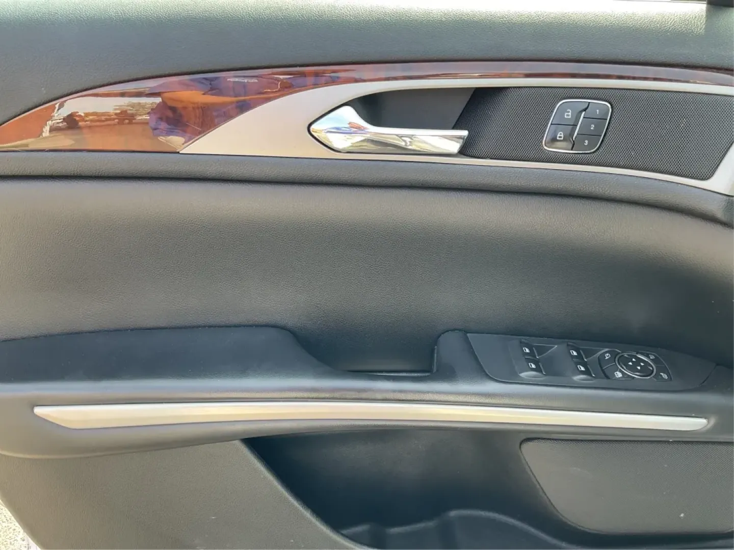 2015 Lincoln MKZ Base (3LN6L2GKXFR) with an Other engine, located at 1230 East Main St, Xenia, OH, 45385, (937) 908-9800, 39.688026, -83.910172 - **Discover the 2015 Lincoln MKZ: Your Ideal Blend of Luxury and Affordability!** <br /> <br /> Are you searching for a stylish, reliable vehicle that won't break the bank? Look no further than the 2015 Lincoln MKZ, available now at Advantage Car and Credit in Fairborn, OH. This stunning vehicle is p - Photo#19