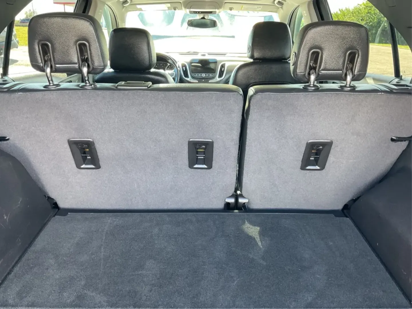 2018 Chevrolet Equinox LT (3GNAXTEX4JL) with an 2L I-4 gasoline direct injection engine, located at 4508 South Dixie Dr, Moraine, OH, 45439, (937) 908-9800, 39.689976, -84.218452 - **Explore Your Next Adventure with the 2018 Chevrolet Equinox LT!** <br /> <br /> Are you ready to elevate your lifestyle with a vehicle that's perfect for family trips, weekend getaways, or even your daily commute? Look no further than the stunning 2018 Chevrolet Equinox LT, now available at Advant - Photo#12