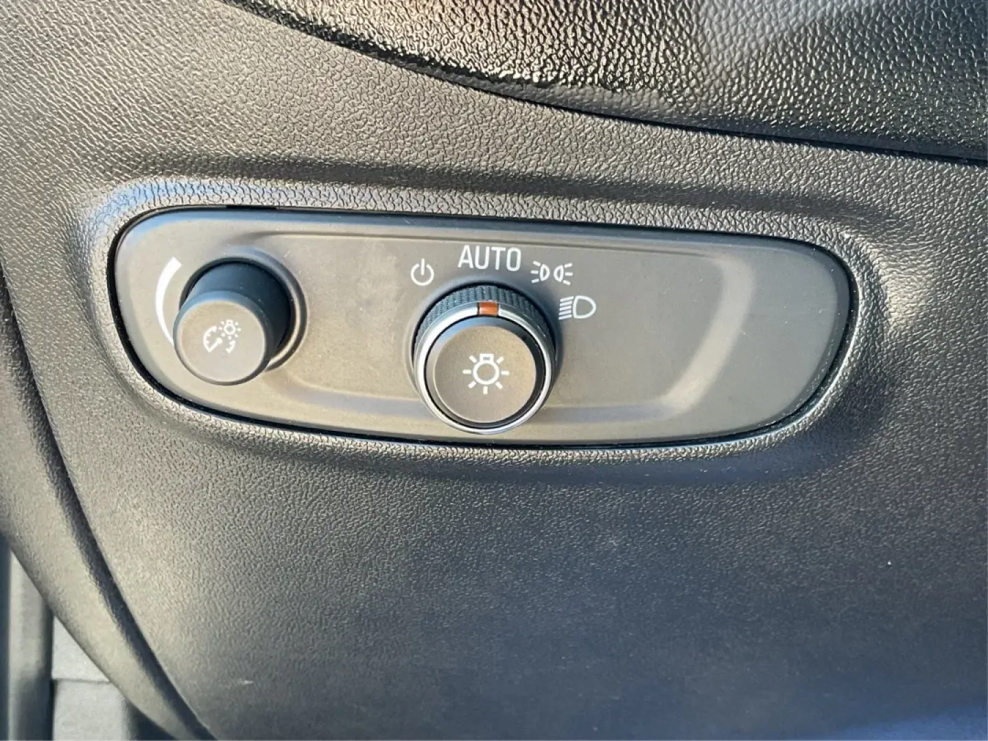 2018 Chevrolet Equinox LT (3GNAXTEX4JL) with an 2L I-4 gasoline direct injection engine, located at 4508 South Dixie Dr, Moraine, OH, 45439, (937) 908-9800, 39.689976, -84.218452 - **Explore Your Next Adventure with the 2018 Chevrolet Equinox LT!** <br /> <br /> Are you ready to elevate your lifestyle with a vehicle that's perfect for family trips, weekend getaways, or even your daily commute? Look no further than the stunning 2018 Chevrolet Equinox LT, now available at Advant - Photo#17