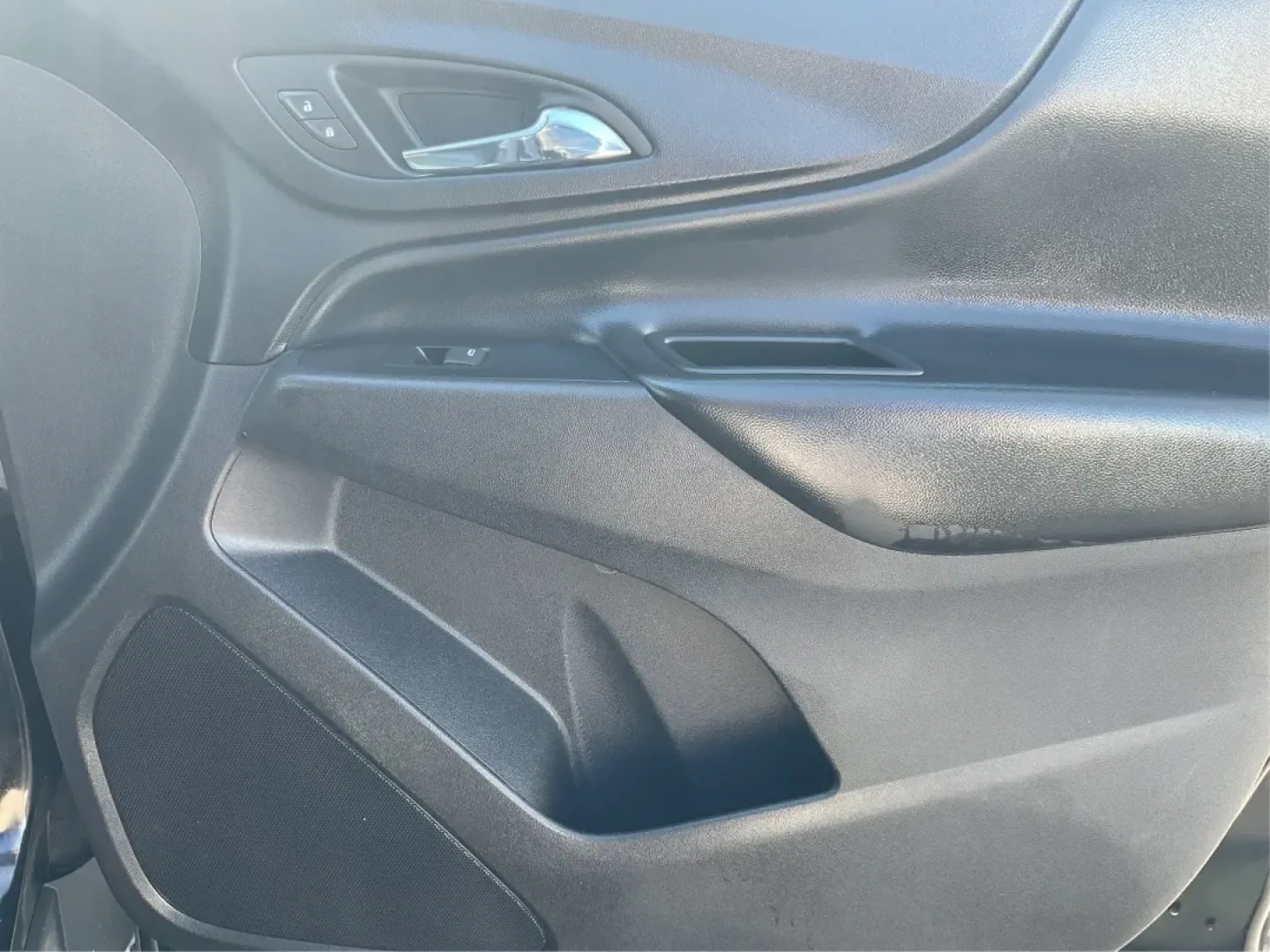 2018 Chevrolet Equinox LT (3GNAXTEX4JL) with an 2L I-4 gasoline direct injection engine, located at 4508 South Dixie Dr, Moraine, OH, 45439, (937) 908-9800, 39.689976, -84.218452 - **Explore Your Next Adventure with the 2018 Chevrolet Equinox LT!** <br /> <br /> Are you ready to elevate your lifestyle with a vehicle that's perfect for family trips, weekend getaways, or even your daily commute? Look no further than the stunning 2018 Chevrolet Equinox LT, now available at Advant - Photo#20