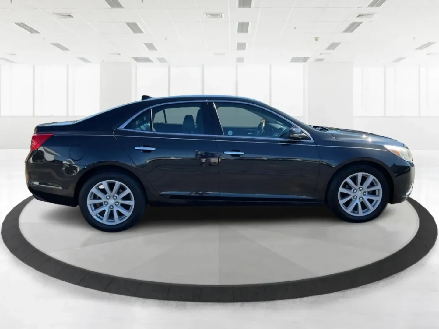 2013 Chevrolet Malibu 2LT (1G11E5SA7DF) with an ECOTEC 2.5L I-4 gasoline direct injection engine, located at 1951 S Dayton Lakeview Rd., New Carlisle, OH, 45344, (937) 908-9800, 39.890999, -84.050255 - **Discover the Perfect Balance of Comfort and Style with the 2013 Chevrolet Malibu at Advantage Car and Credit - New Carlisle!**<br /> <br /> Are you looking for a reliable sedan that perfectly blends style, comfort, and performance? The 2013 Chevrolet Malibu 2LT is designed for those who appreciate - Photo#1