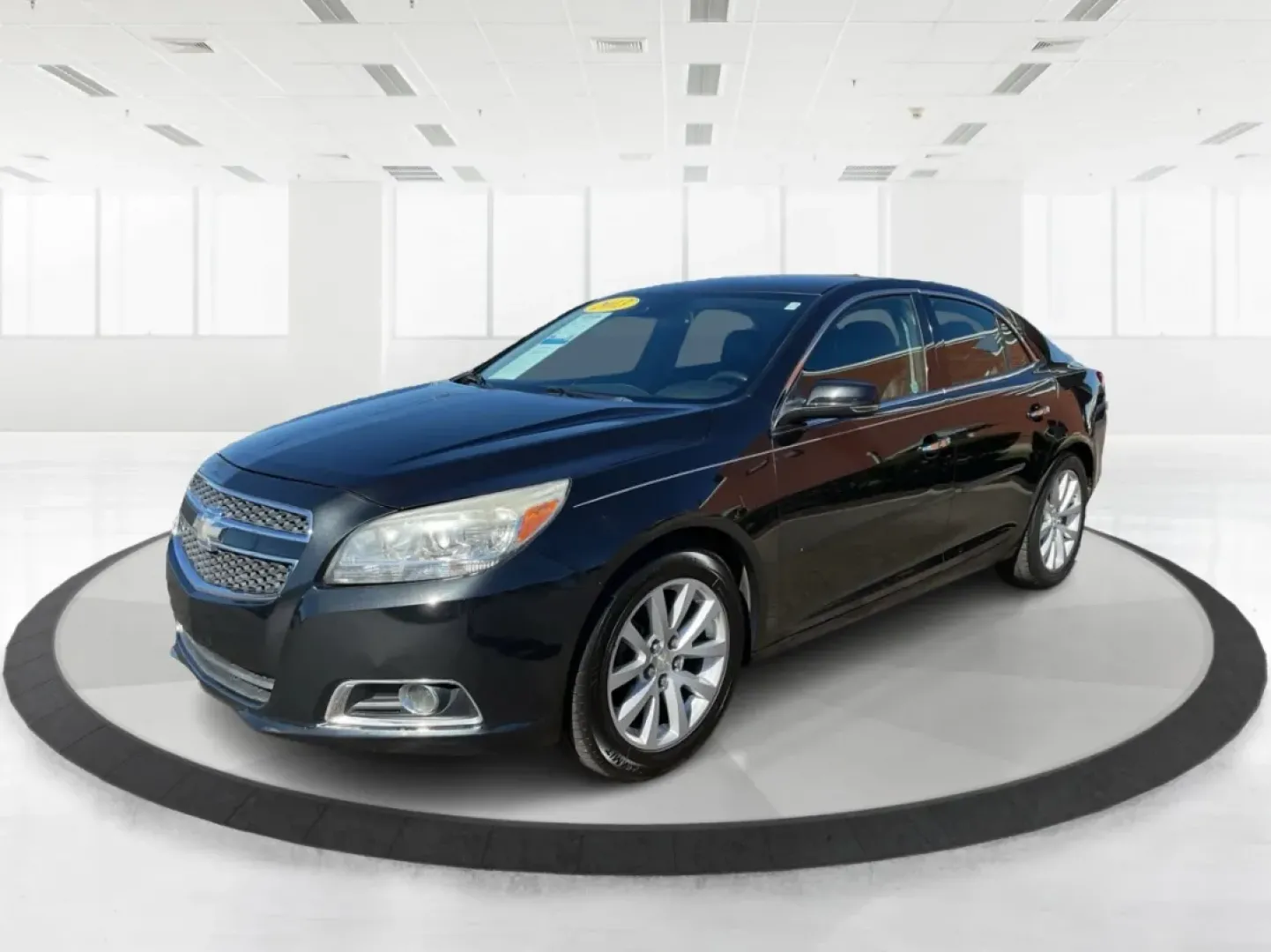 2013 Chevrolet Malibu 2LT (1G11E5SA7DF) with an ECOTEC 2.5L I-4 gasoline direct injection engine, located at 1951 S Dayton Lakeview Rd., New Carlisle, OH, 45344, (937) 908-9800, 39.890999, -84.050255 - **Discover the Perfect Balance of Comfort and Style with the 2013 Chevrolet Malibu at Advantage Car and Credit - New Carlisle!**<br /> <br /> Are you looking for a reliable sedan that perfectly blends style, comfort, and performance? The 2013 Chevrolet Malibu 2LT is designed for those who appreciate - Photo#8