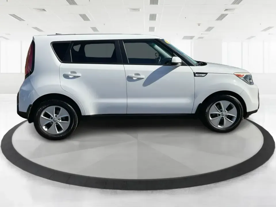 2015 Kia Soul Base (KNDJN2A21F7) with an 1.6L L4 DOHC 16V engine, Automatic transmission, located at 4508 South Dixie Dr, Moraine, OH, 45439, (937) 908-9800, 39.689976, -84.218452 - Need a smart, city-friendly ride that's easy to park in downtown Dayton, comfortable for long commutes on I75, and versatile enough for Costco runs and weekend escapes? This 2015 Kia Soul Base in White delivers the kind of practical, upbeat lifestyle fit that works for first-time buyers, growing fam - Photo#1