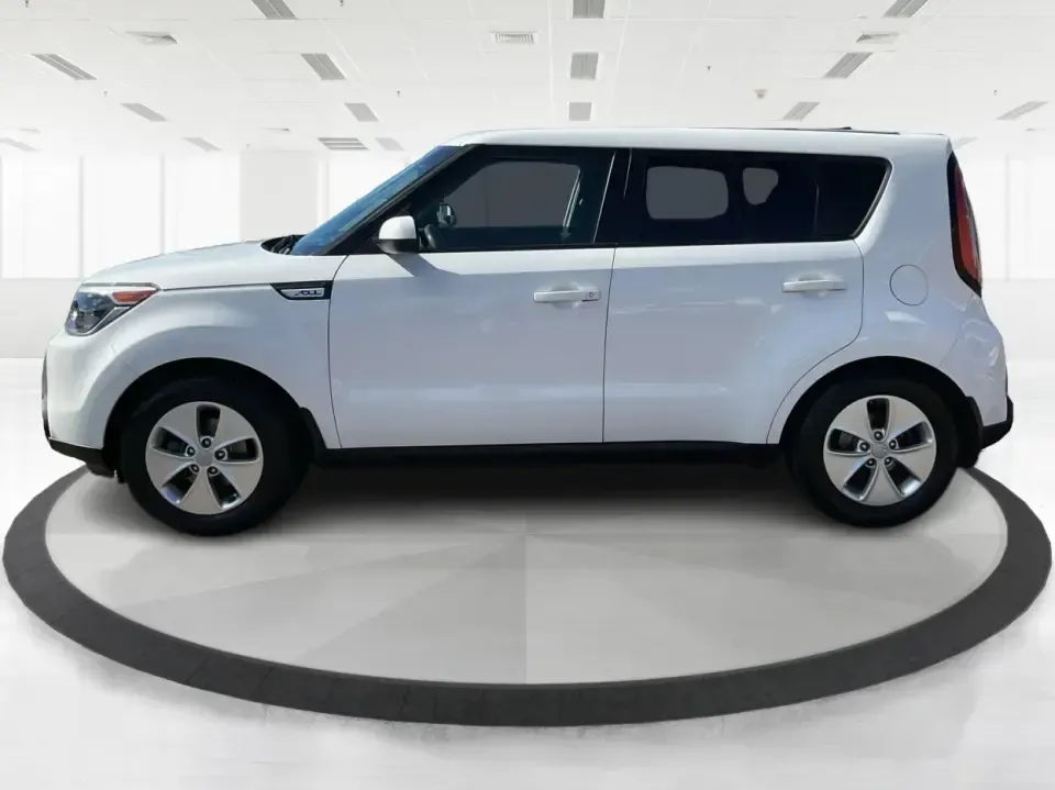 2015 Kia Soul Base (KNDJN2A21F7) with an 1.6L L4 DOHC 16V engine, Automatic transmission, located at 4508 South Dixie Dr, Moraine, OH, 45439, (937) 908-9800, 39.689976, -84.218452 - Need a smart, city-friendly ride that's easy to park in downtown Dayton, comfortable for long commutes on I75, and versatile enough for Costco runs and weekend escapes? This 2015 Kia Soul Base in White delivers the kind of practical, upbeat lifestyle fit that works for first-time buyers, growing fam - Photo#5