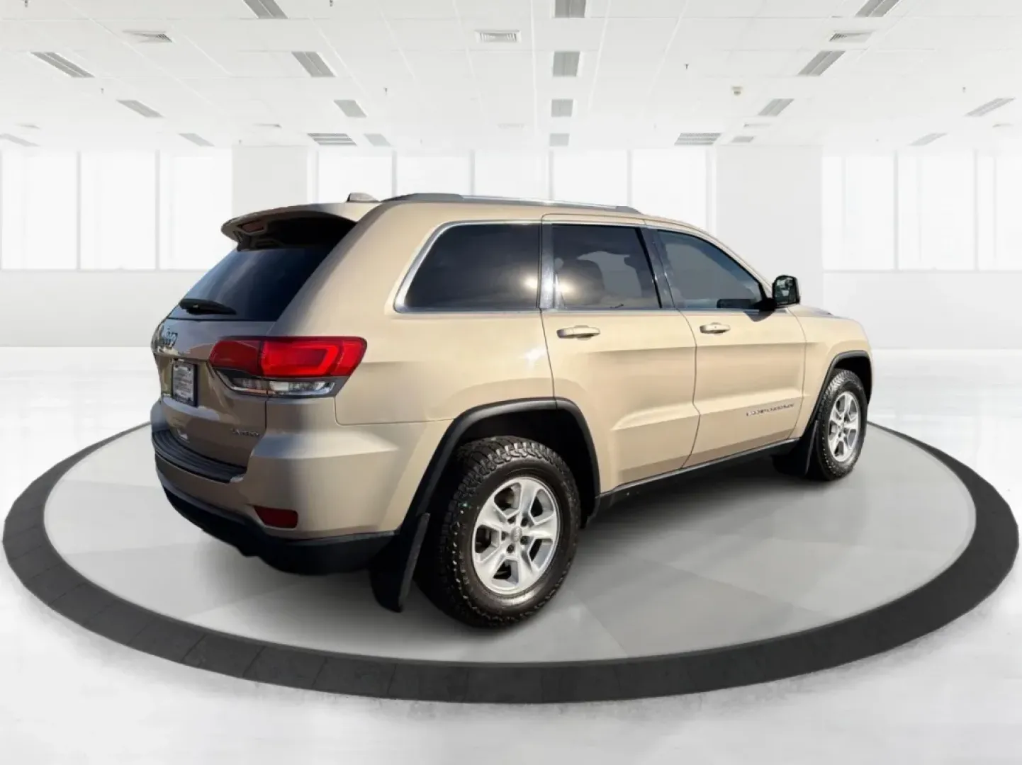 2014 Jeep Grand Cherokee Laredo (1C4RJFAG0EC) with an 3.6L V-6 DOHC engine, located at 401 Woodman Dr, Riverside, OH, 45431, (937) 908-9800, 39.760899, -84.123421 - ### Conquer Every Adventure with the 2014 Jeep Grand Cherokee Laredo Ideal for Every Lifestyle!<br /> <br /> Are you ready to elevate your driving experience? Whether you're navigating the hustle and bustle of city life in Riverside, OH, or embarking on thrilling weekend getaways, the 2014 Jeep Gra - Photo#2