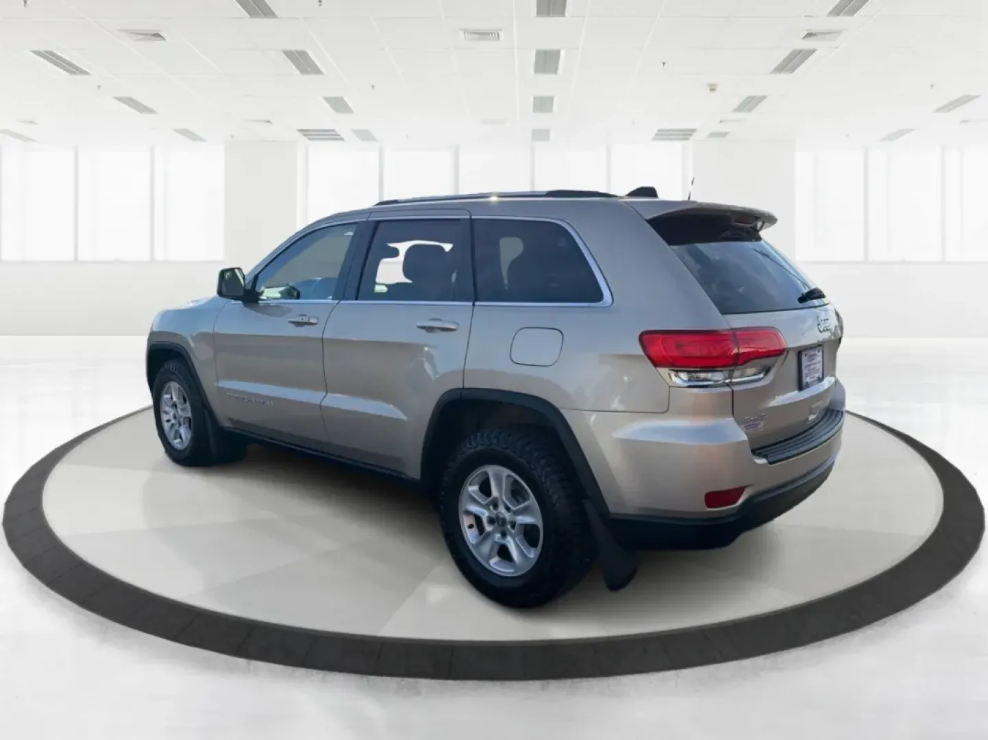 2014 Jeep Grand Cherokee Laredo (1C4RJFAG0EC) with an 3.6L V-6 DOHC engine, located at 401 Woodman Dr, Riverside, OH, 45431, (937) 908-9800, 39.760899, -84.123421 - ### Conquer Every Adventure with the 2014 Jeep Grand Cherokee Laredo Ideal for Every Lifestyle!<br /> <br /> Are you ready to elevate your driving experience? Whether you're navigating the hustle and bustle of city life in Riverside, OH, or embarking on thrilling weekend getaways, the 2014 Jeep Gra - Photo#4
