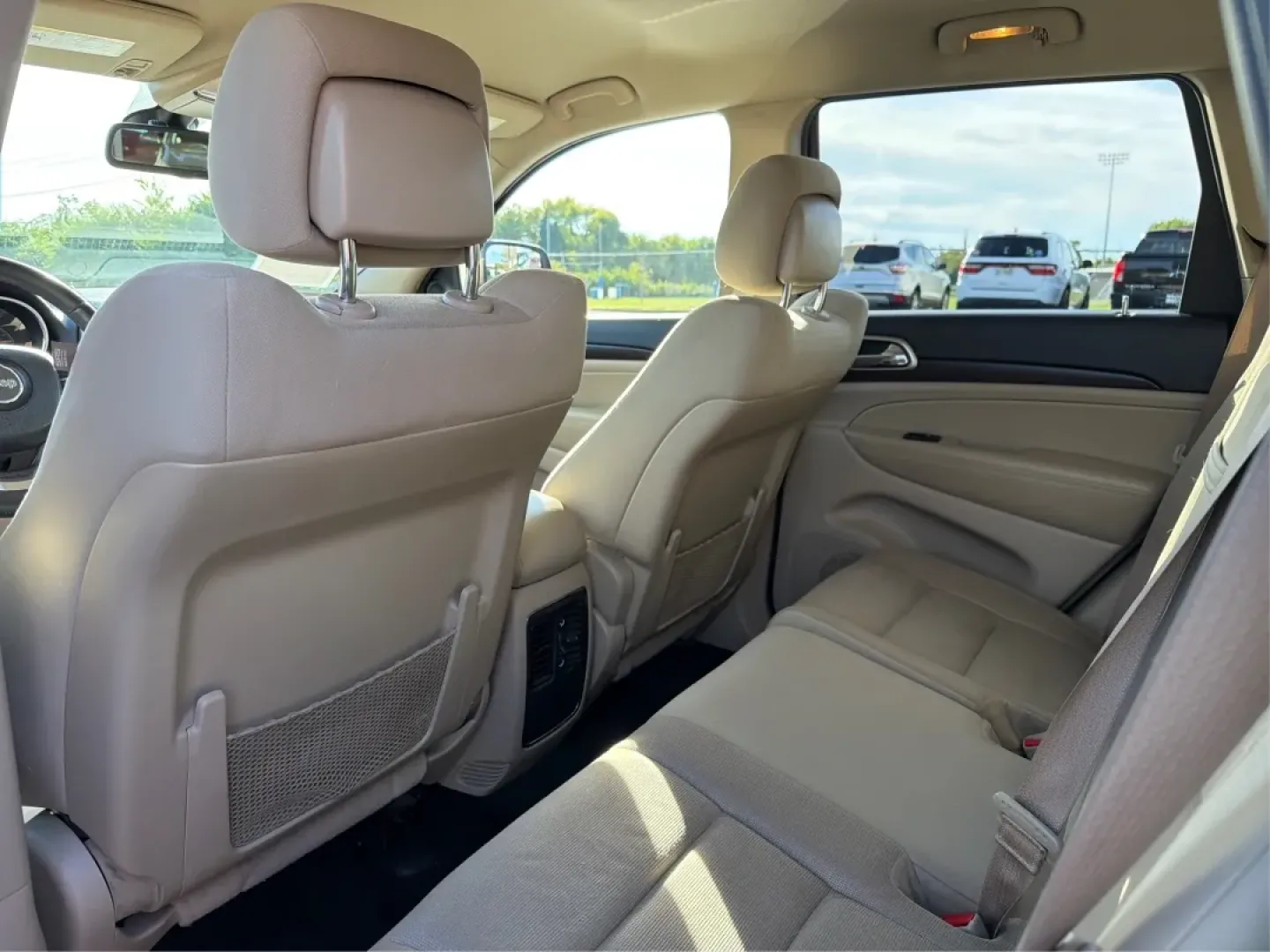 2014 Jeep Grand Cherokee Laredo (1C4RJFAG0EC) with an 3.6L V-6 DOHC engine, located at 401 Woodman Dr, Riverside, OH, 45431, (937) 908-9800, 39.760899, -84.123421 - ### Conquer Every Adventure with the 2014 Jeep Grand Cherokee Laredo Ideal for Every Lifestyle!<br /> <br /> Are you ready to elevate your driving experience? Whether you're navigating the hustle and bustle of city life in Riverside, OH, or embarking on thrilling weekend getaways, the 2014 Jeep Gra - Photo#10