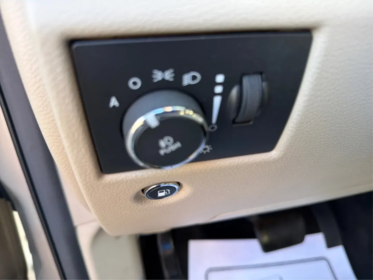 2014 Jeep Grand Cherokee Laredo (1C4RJFAG0EC) with an 3.6L V-6 DOHC engine, located at 401 Woodman Dr, Riverside, OH, 45431, (937) 908-9800, 39.760899, -84.123421 - ### Conquer Every Adventure with the 2014 Jeep Grand Cherokee Laredo Ideal for Every Lifestyle!<br /> <br /> Are you ready to elevate your driving experience? Whether you're navigating the hustle and bustle of city life in Riverside, OH, or embarking on thrilling weekend getaways, the 2014 Jeep Gra - Photo#17