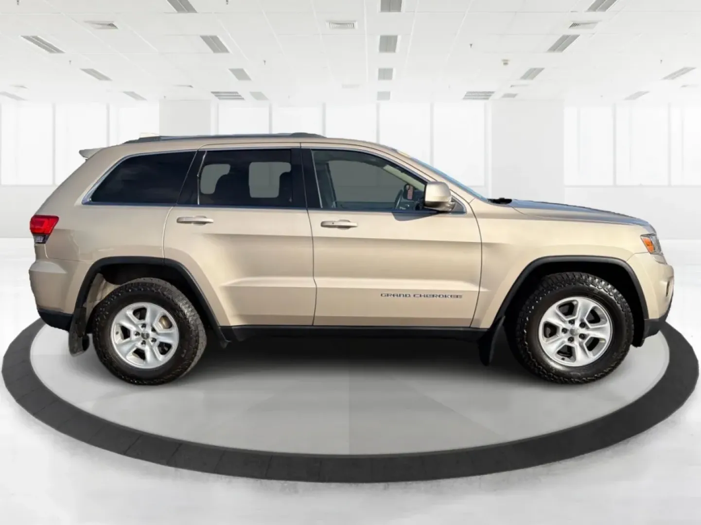 2014 Jeep Grand Cherokee Laredo (1C4RJFAG0EC) with an 3.6L V-6 DOHC engine, located at 1184 Kauffman Ave, Fairborn, OH, 45324, (937) 908-9800, 39.807072, -84.030914 - ### Conquer Every Adventure with the 2014 Jeep Grand Cherokee Laredo Ideal for Every Lifestyle!<br /> <br /> Are you ready to elevate your driving experience? Whether you're navigating the hustle and bustle of city life in Riverside, OH, or embarking on thrilling weekend getaways, the 2014 Jeep Gra - Photo#1