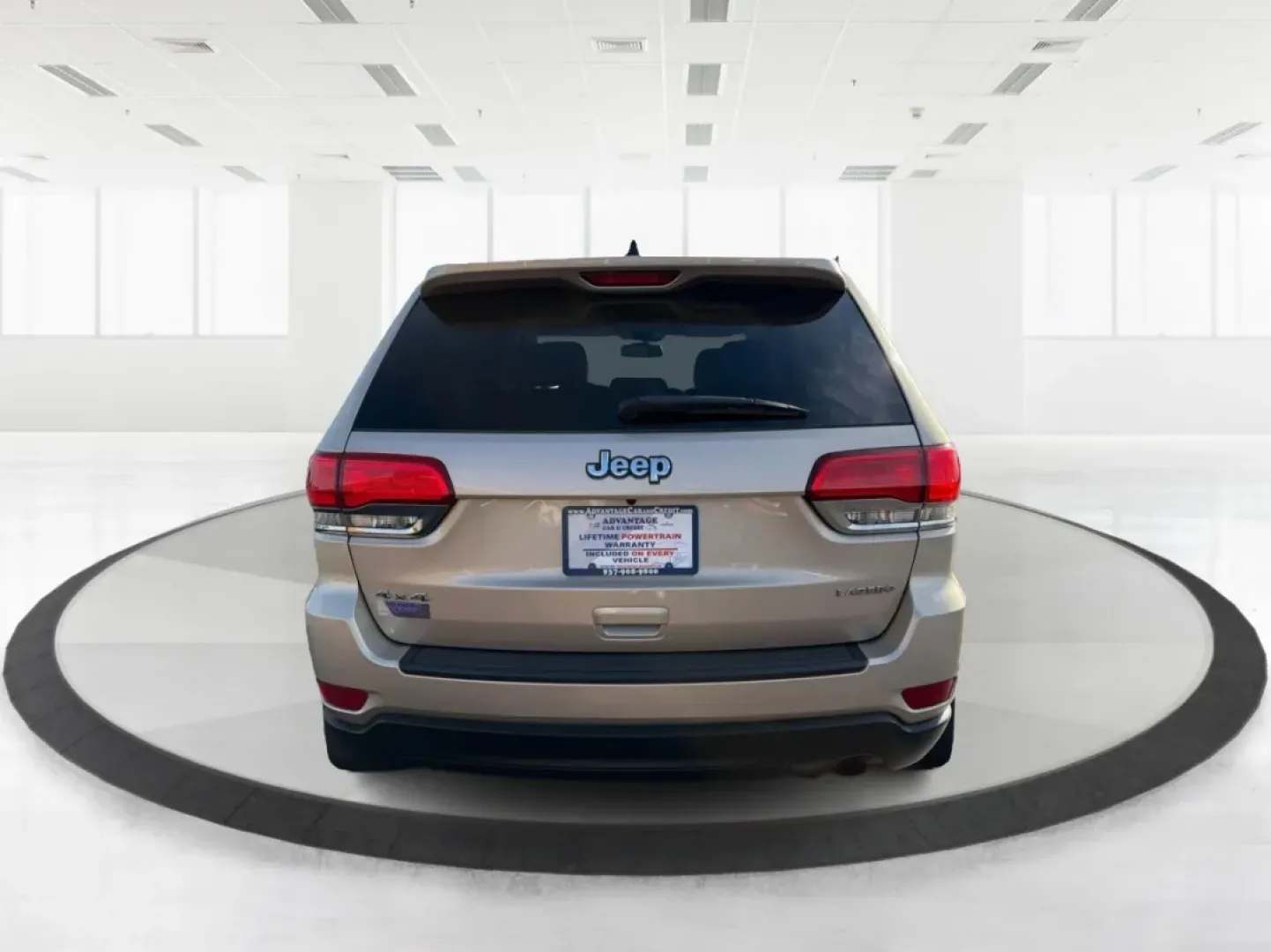 2014 Jeep Grand Cherokee Laredo (1C4RJFAG0EC) with an 3.6L V-6 DOHC engine, located at 1184 Kauffman Ave, Fairborn, OH, 45324, (937) 908-9800, 39.807072, -84.030914 - ### Conquer Every Adventure with the 2014 Jeep Grand Cherokee Laredo Ideal for Every Lifestyle!<br /> <br /> Are you ready to elevate your driving experience? Whether you're navigating the hustle and bustle of city life in Riverside, OH, or embarking on thrilling weekend getaways, the 2014 Jeep Gra - Photo#3