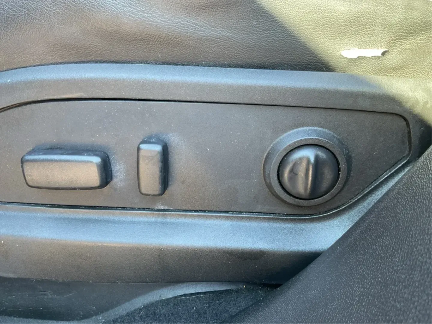 2016 Buick Enclave Leather (5GAKVBKDXGJ) with an 3.6L V-6 gasoline direct injection engine, located at 1099 N County Rd 25A , Troy, OH, 45373, (937) 908-9800, 40.057079, -84.212883 - **Adventure Awaits with the 2016 Buick Enclave Ideal for Families and Road Trips!**<br /> <br /> Are you ready to embark on your next family adventure or weekend getaway? The 2016 Buick Enclave is the perfect vehicle to meet all your needs, combining spaciousness, comfort, and advanced features to - Photo#18