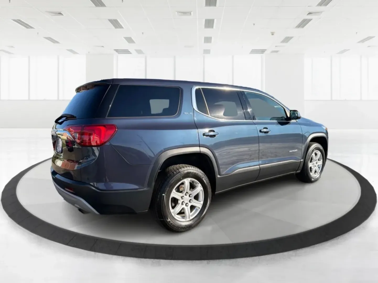 2018 GMC Acadia SLE-1 (1GKKNKLA5JZ) with an 2.5L I-4 gasoline direct injection engine, located at 1230 East Main St, Xenia, OH, 45385, (937) 908-9800, 39.688026, -83.910172 - Unleash your adventurous spirit with the 2018 GMC Acadia SLE-1, the perfect SUV for weekend getaways, family road trips, or daily commutes. With its spacious interior and versatile cargo space, this SUV is designed for those who value comfort and practicality without sacrificing style. At Advantage - Photo#2