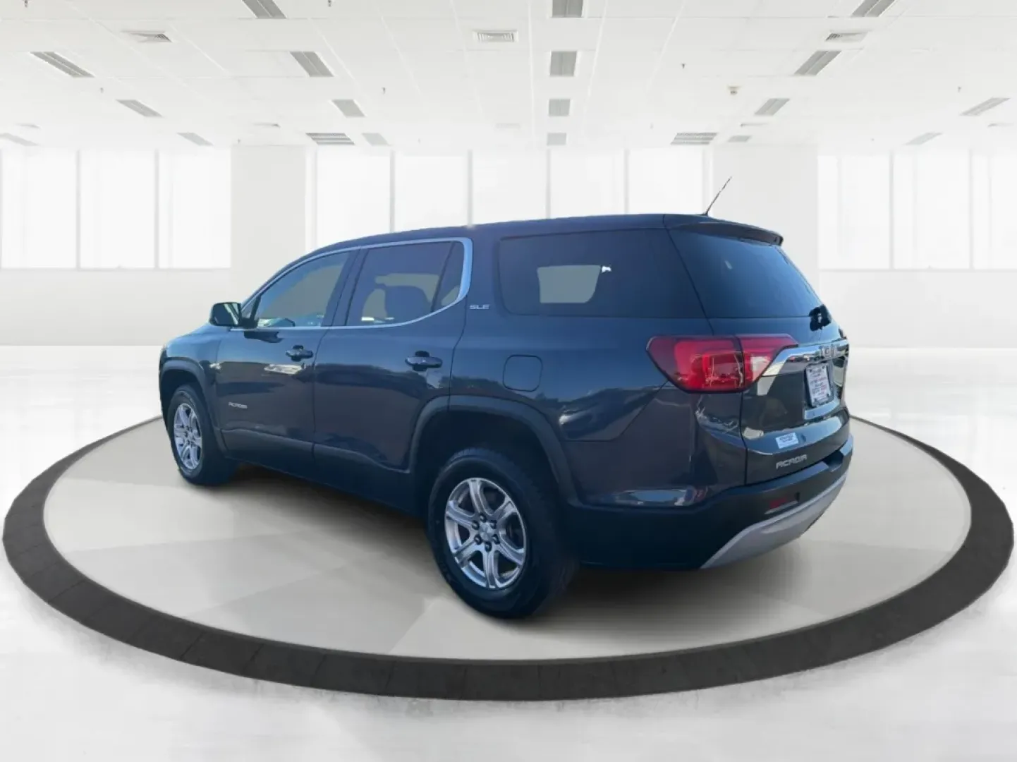 2018 GMC Acadia SLE-1 (1GKKNKLA5JZ) with an 2.5L I-4 gasoline direct injection engine, located at 1230 East Main St, Xenia, OH, 45385, (937) 908-9800, 39.688026, -83.910172 - Unleash your adventurous spirit with the 2018 GMC Acadia SLE-1, the perfect SUV for weekend getaways, family road trips, or daily commutes. With its spacious interior and versatile cargo space, this SUV is designed for those who value comfort and practicality without sacrificing style. At Advantage - Photo#4