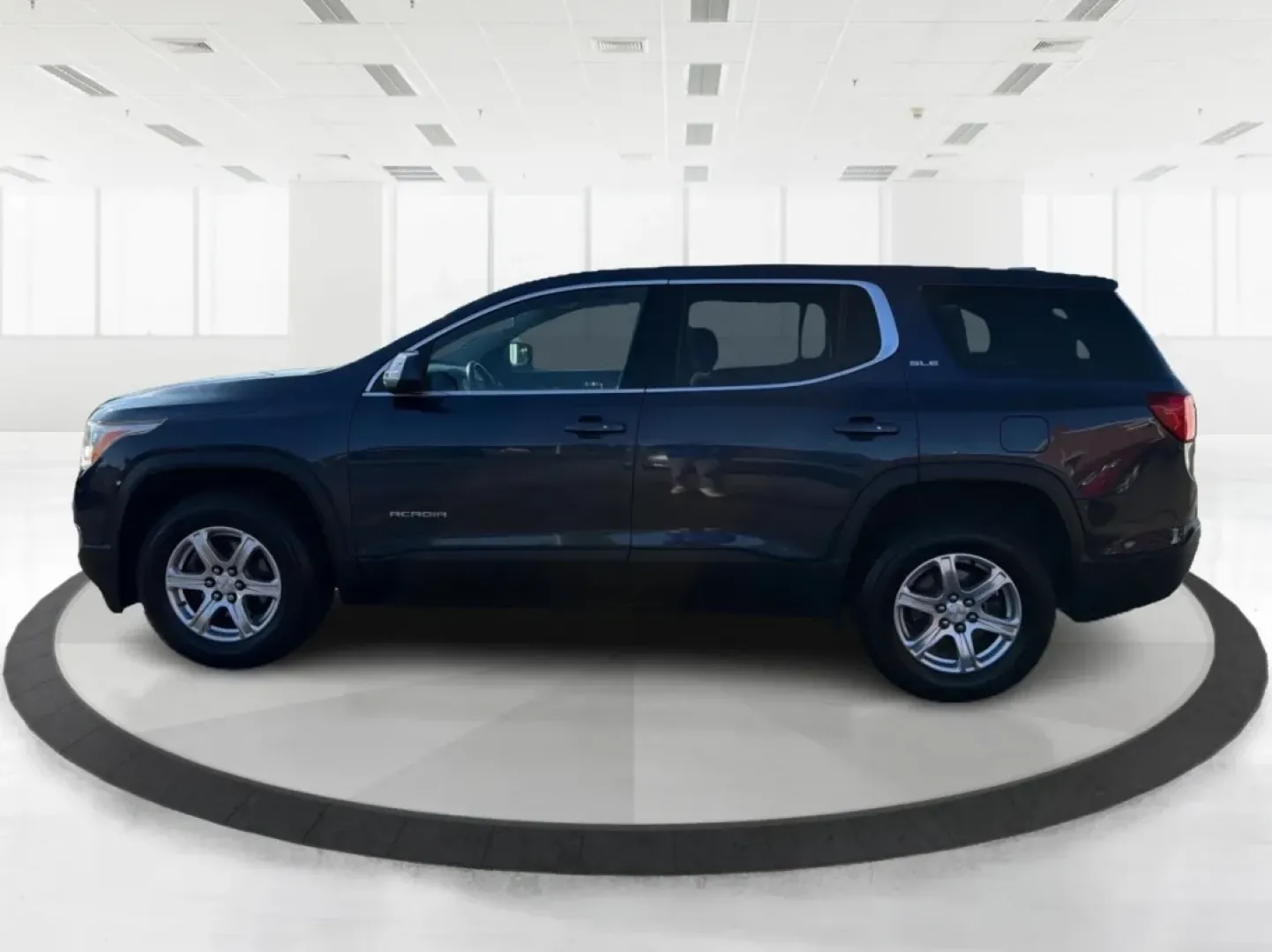 2018 GMC Acadia SLE-1 (1GKKNKLA5JZ) with an 2.5L I-4 gasoline direct injection engine, located at 1230 East Main St, Xenia, OH, 45385, (937) 908-9800, 39.688026, -83.910172 - Unleash your adventurous spirit with the 2018 GMC Acadia SLE-1, the perfect SUV for weekend getaways, family road trips, or daily commutes. With its spacious interior and versatile cargo space, this SUV is designed for those who value comfort and practicality without sacrificing style. At Advantage - Photo#5