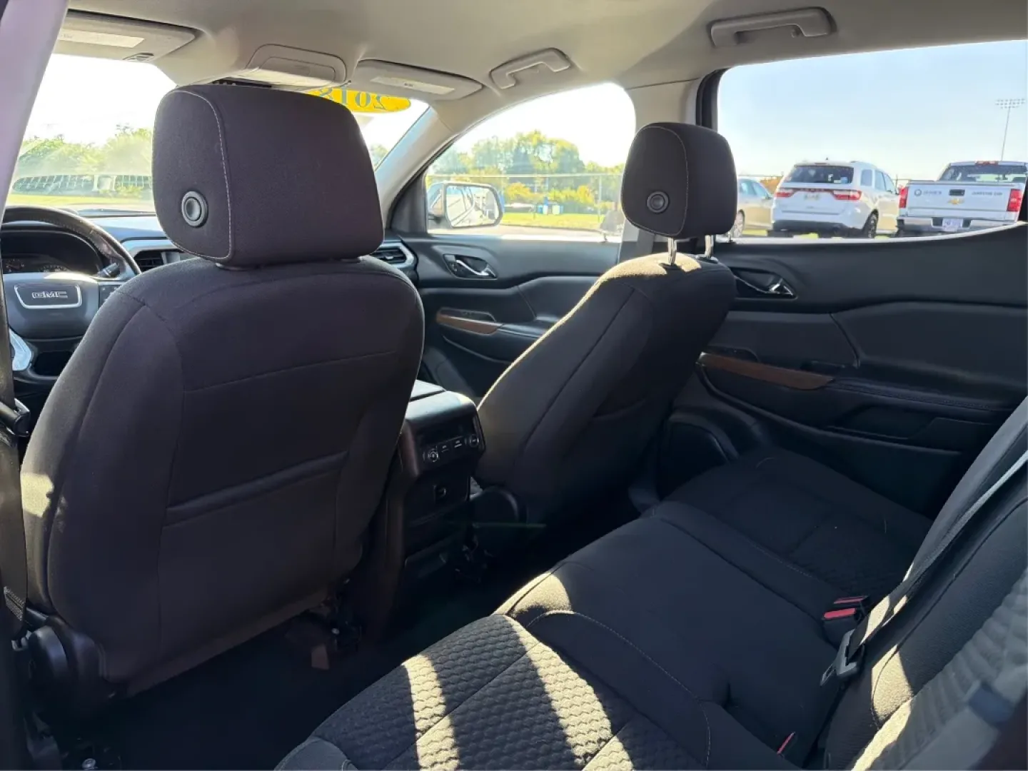 2018 GMC Acadia SLE-1 (1GKKNKLA5JZ) with an 2.5L I-4 gasoline direct injection engine, located at 1230 East Main St, Xenia, OH, 45385, (937) 908-9800, 39.688026, -83.910172 - Unleash your adventurous spirit with the 2018 GMC Acadia SLE-1, the perfect SUV for weekend getaways, family road trips, or daily commutes. With its spacious interior and versatile cargo space, this SUV is designed for those who value comfort and practicality without sacrificing style. At Advantage - Photo#10